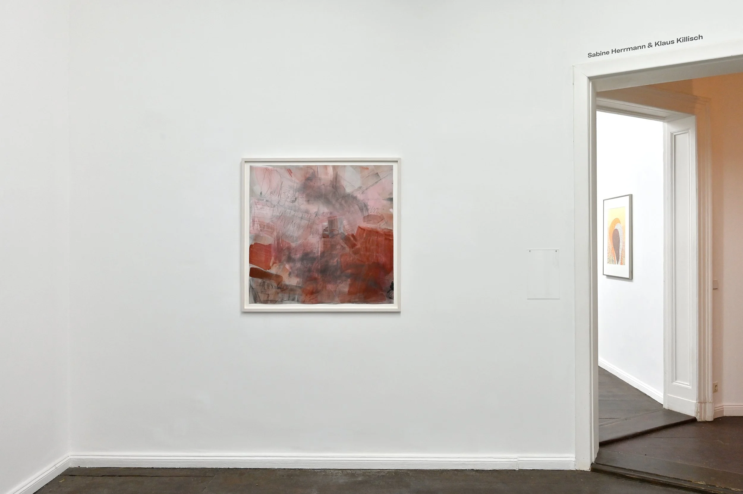 Sabine Hermann, Paul Celan, 2023, Pigmente, Bleistift auf Papier / Pigments, pencil on paper, 90 x 90 cm, Courtesy of the artist und Galerie Albrecht Berlin, © VG Bild-Kunst, Bonn 2026.
Foto: Michael Lüder.
