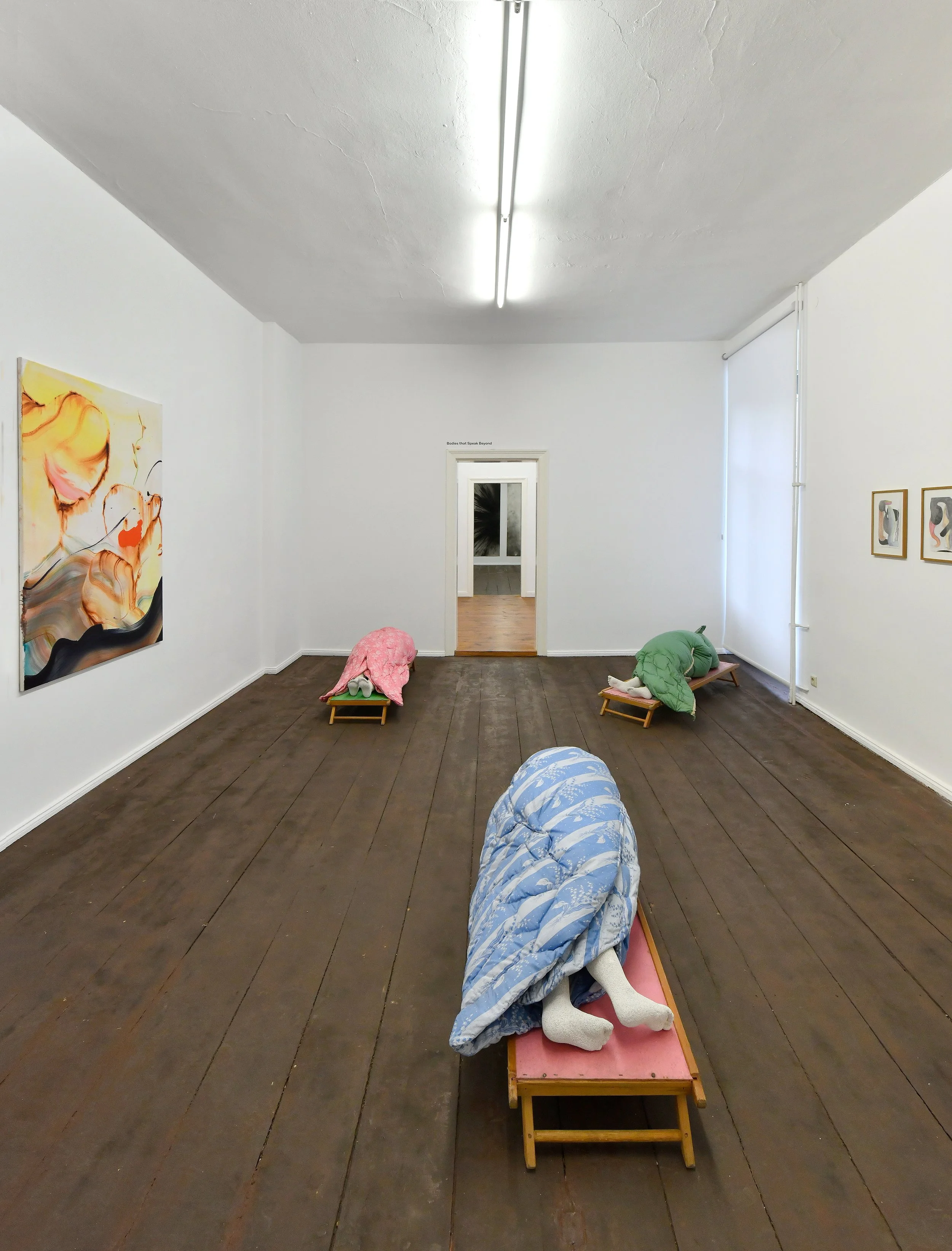 1) Aneta Kajzer, Frühlingserwachen /
Spring awakening, 2026
2) Jenny Rempel, Fliegen im Liegen / Flying While Reclining, 2015
3) Laura Bruce, Dancing / Tanzen, 2023
Washing / Sich waschen, 2023 © VG Bild-Kunst, Bonn 2026, Foto: Michael Lüder