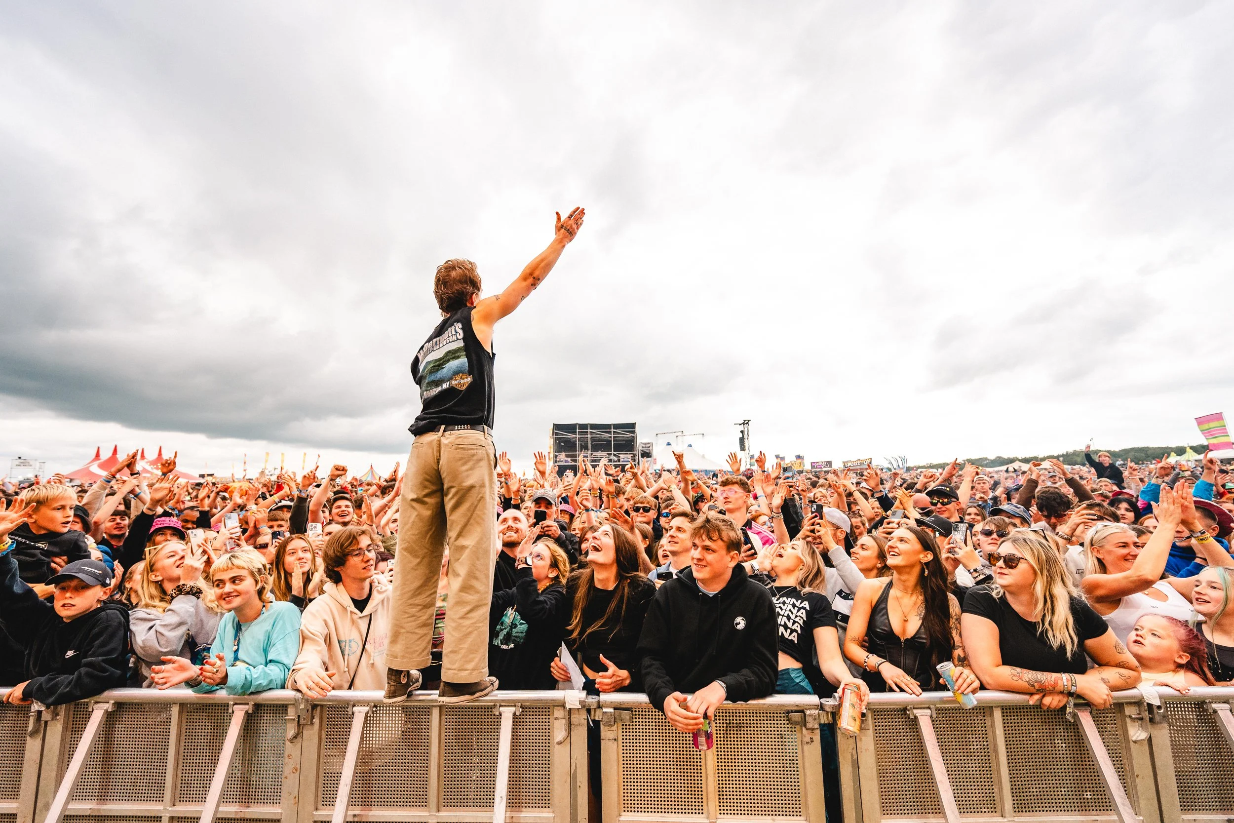 The Hunna Stood on the crowd barrier at Ynot festival, Events photographer.