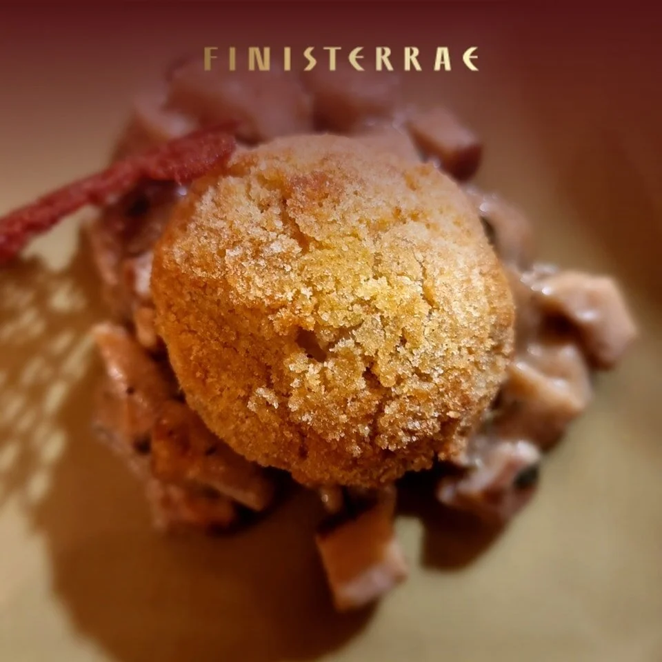 Cenone di Capodanno.
I prossimi due antipasti arriveranno dalla terra,
Polpettina di quaglia impanata con trifolata di funghi porcini.
Carpaccio di cervo affumicato e panella, deliziose frittelle di ceci.
www.finisterraefirenze.com/capodanno
#capod