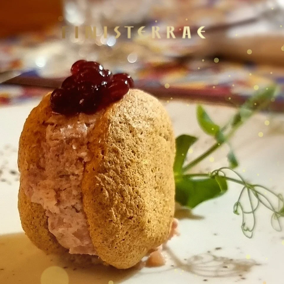 Cenone di Capodanno.
Al vostro arrivo inizieremo con un macaron di lenticchie farcito con una mousse di cotechino e perle di barolo, servito con prosecco Valdobbiadene.
www.finisterraefirenze.com/capodanno
#capodanno2024 #capodanno #newyearseve #new