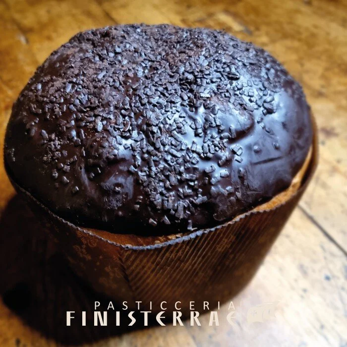 Panettone Cioccolato
Soffice impasto con gocce di cioccolato fondente, ricoperto con crema al cioccolato e nocciola e scaglie di cioccolato fondente.
Disponibile nei seguenti formati: 1 kg
https://www.finisterraefirenze.com/online
 #Christmas #christ