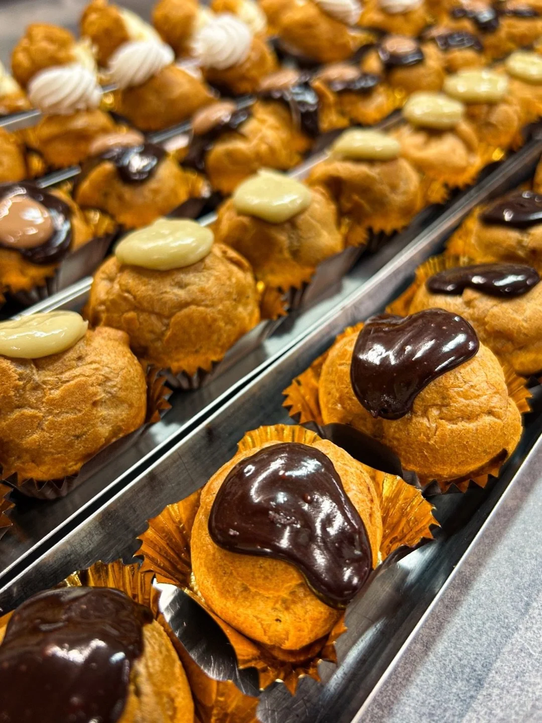 In cerca di un break?😋
Pasticceria Finisterrae &egrave; sempre pronta con la sua vasta scelta di paste, mignon, torte, biscotti e molto altro!
Senza dimenticare le proposte dei nostri baristi, sempre a disposizione ☕️

Pasticceria Finisterrae a Fire