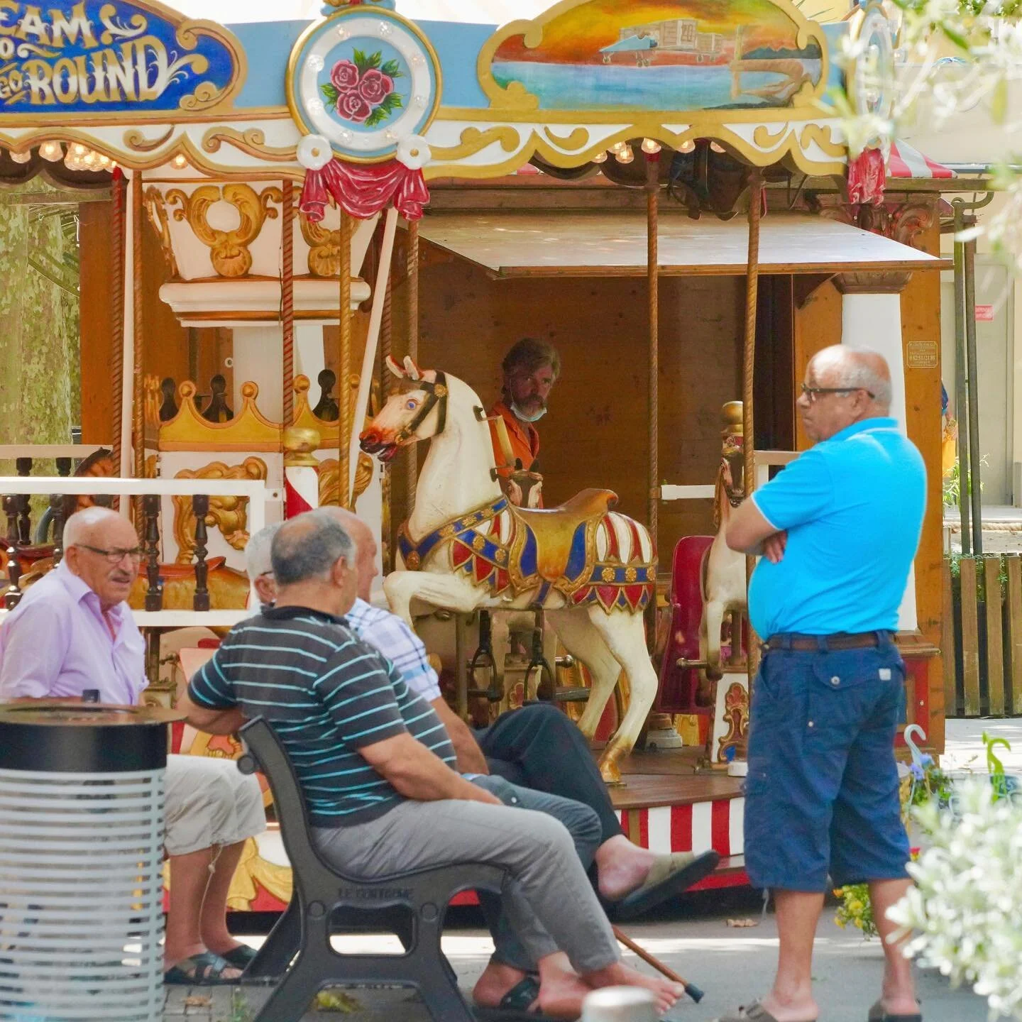 Relaxing and talking in the Place du Grand Jardin Vence France

#chilling 
#relaxingfrenchstyle 
#relaxing
#vencefrance