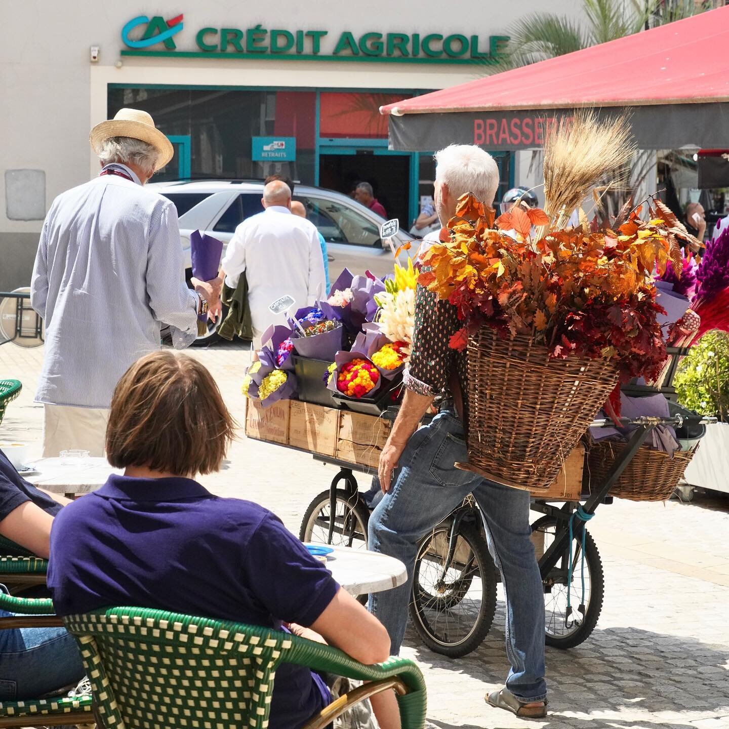 Watching the flower seller outside Henry&rsquo;s Bar in the Place du Frene, Vence

-#flowersellervence
-#vencefrance 
-#coffeeinvence