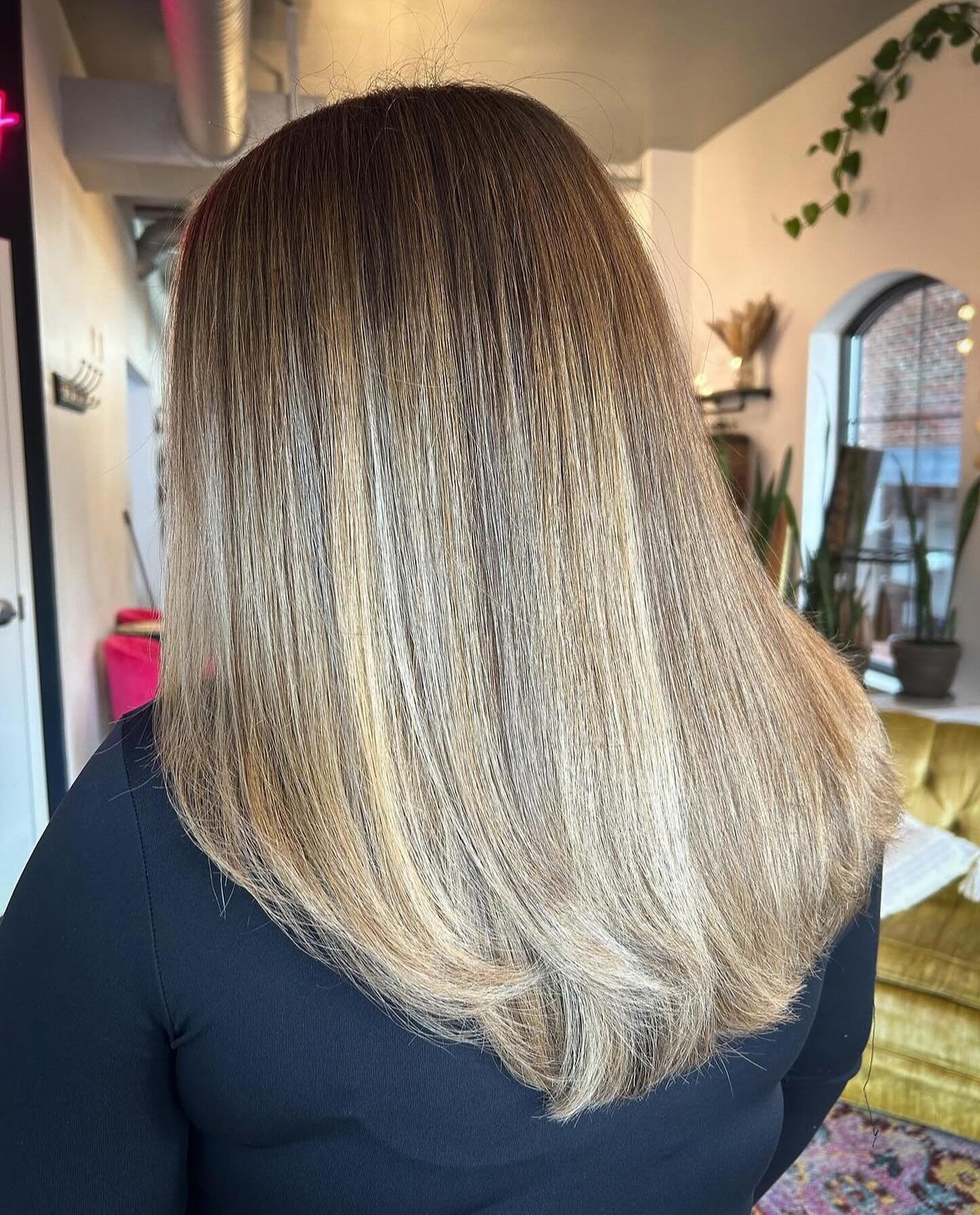 ✨Perfectly blended lived in blonde.  Created by Danielle @_hairby.danielle