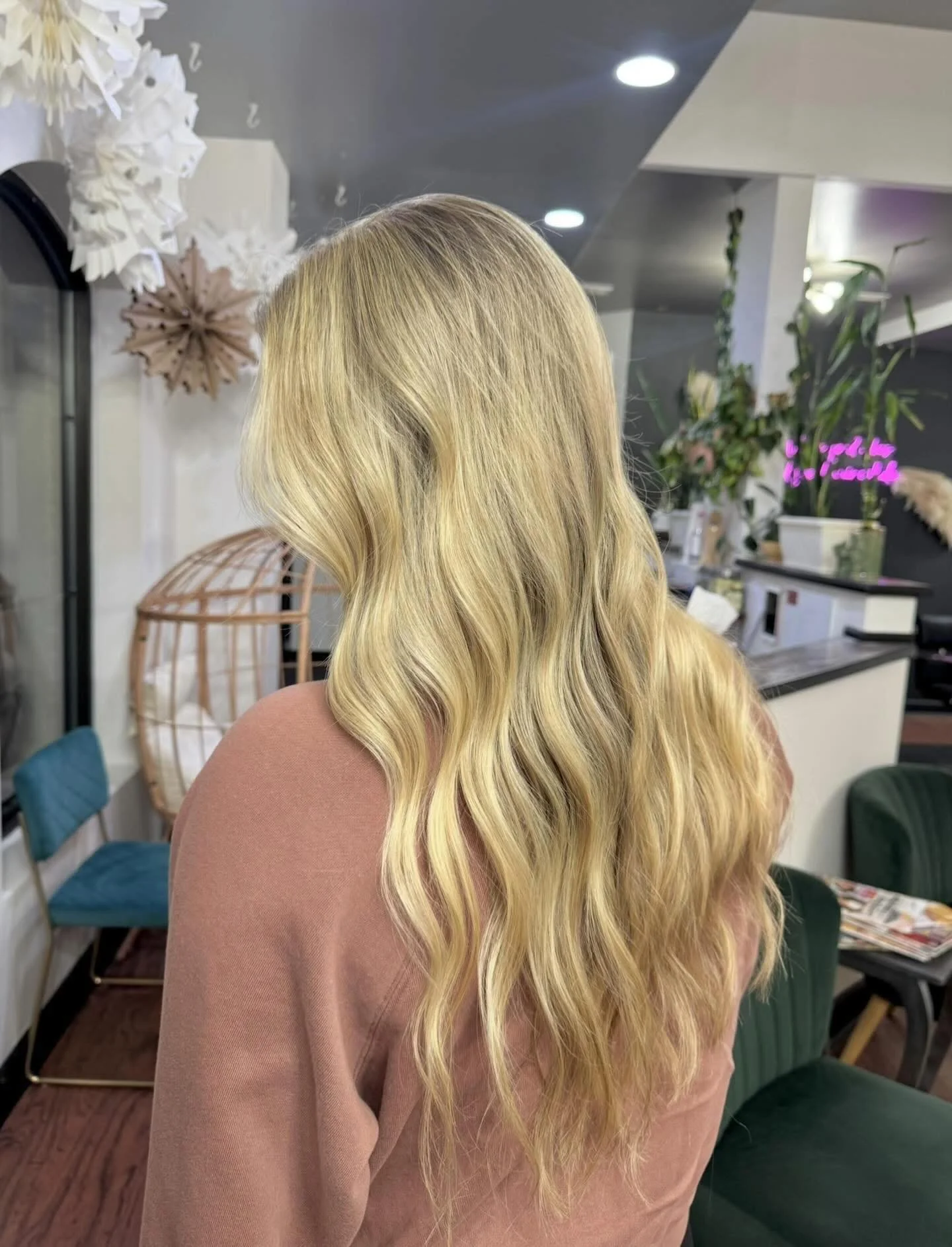 ✨The perfect buttery blonde! Created by Elizabeth @___hair.by.liz_