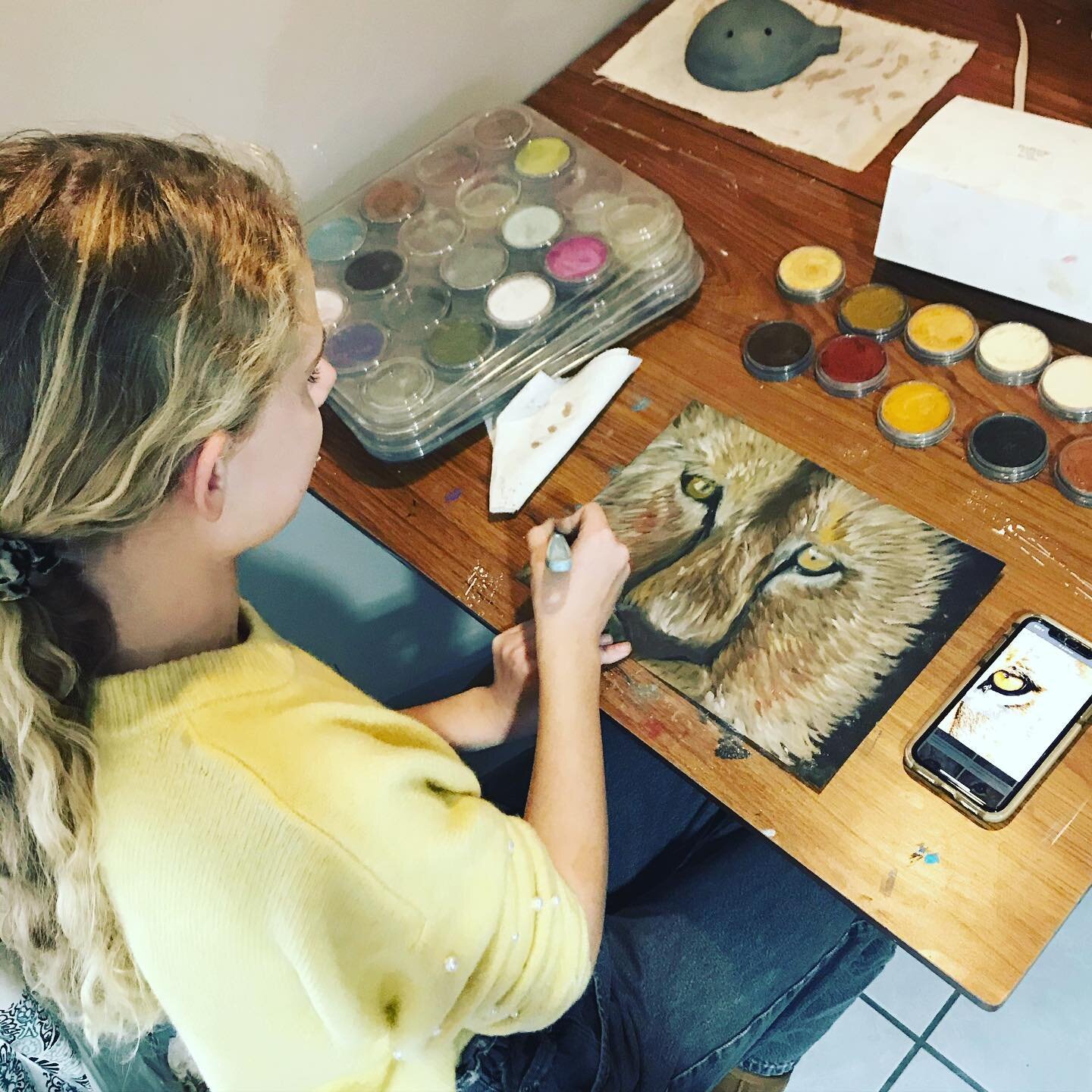 Flashback to this rockstar working on her transformation project. &bull;
&bull;
#art #pastels drawing #teenartist #studio #artclass #artoftheday
