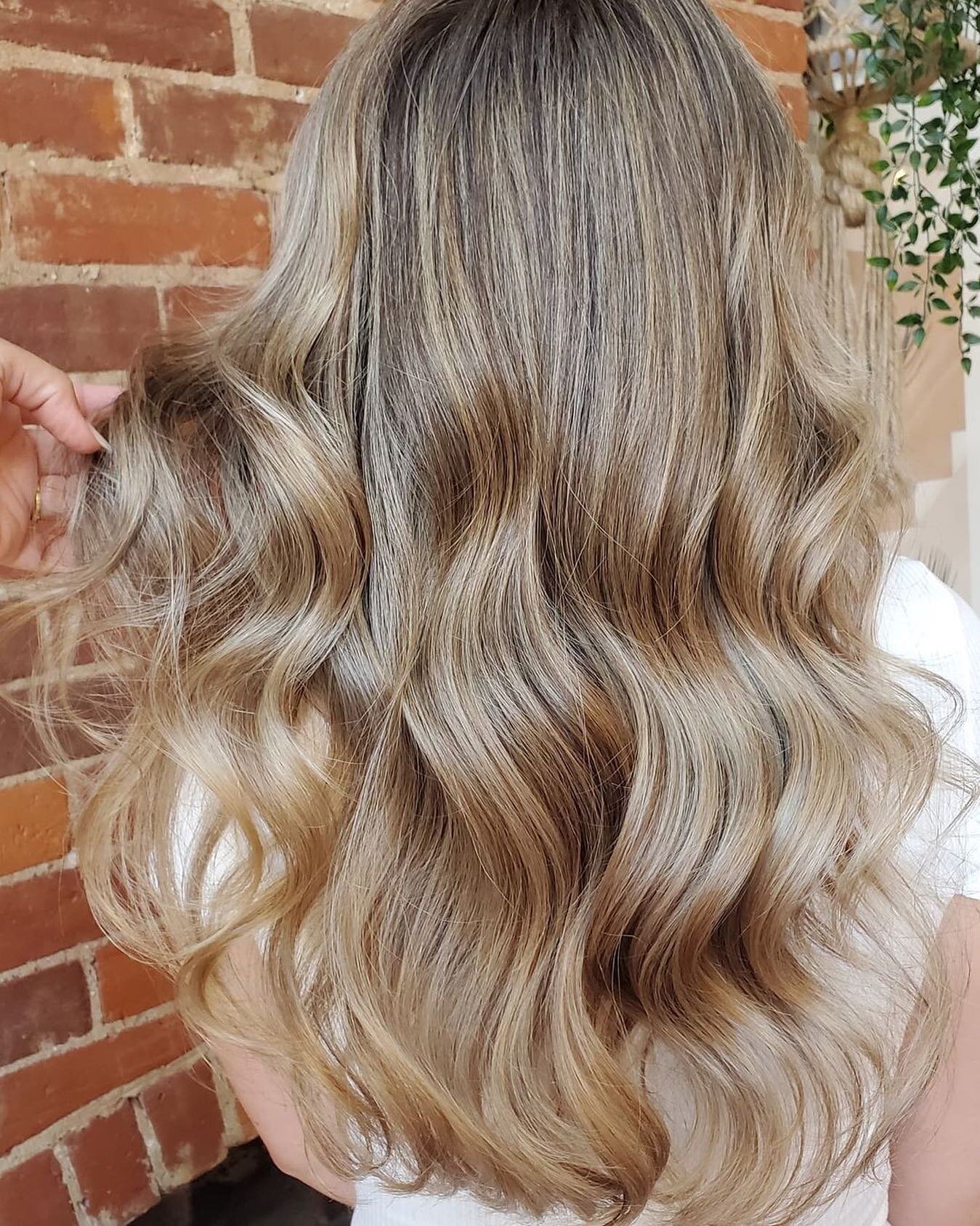 By stylist @hairbycynthiad 🥵RePosted @repost4ig &bull; Multidimensional blond 🌻
 For the beautiful @kara.dunal 

#torontocolourspecialist #torontosalon #torontoblondespecialist