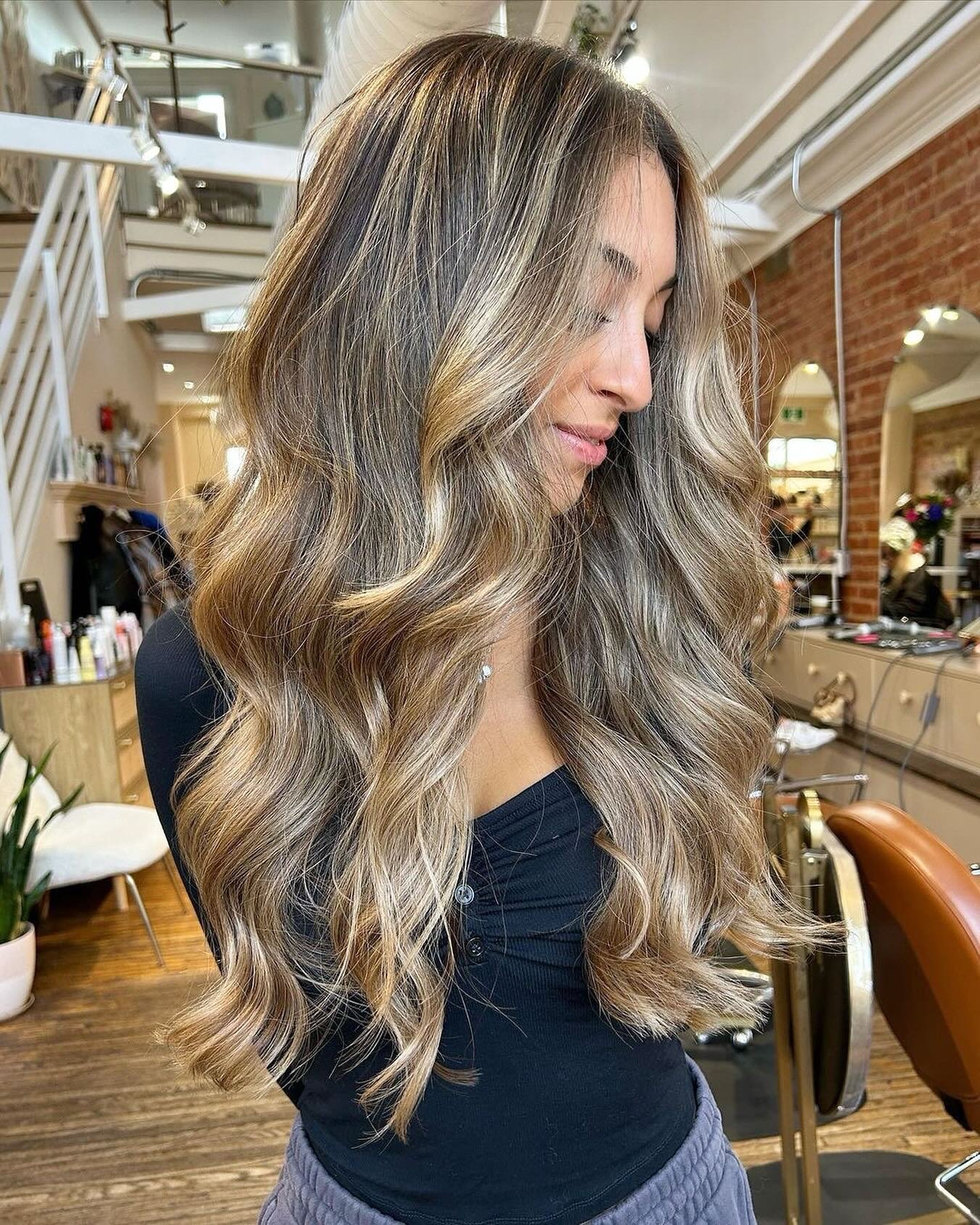 Customized &amp; Hand Painted 🎨 by @hairby_gillian 

Enhancing Beautiful Hair using the hand painted balayage technique for a seamless and unique blend 

@redkenpro 8N 8VB 9GI 
@redkenpro Acidic Bonding Line 
@k18hair Pro Mist + Pro Mask 

#torontob