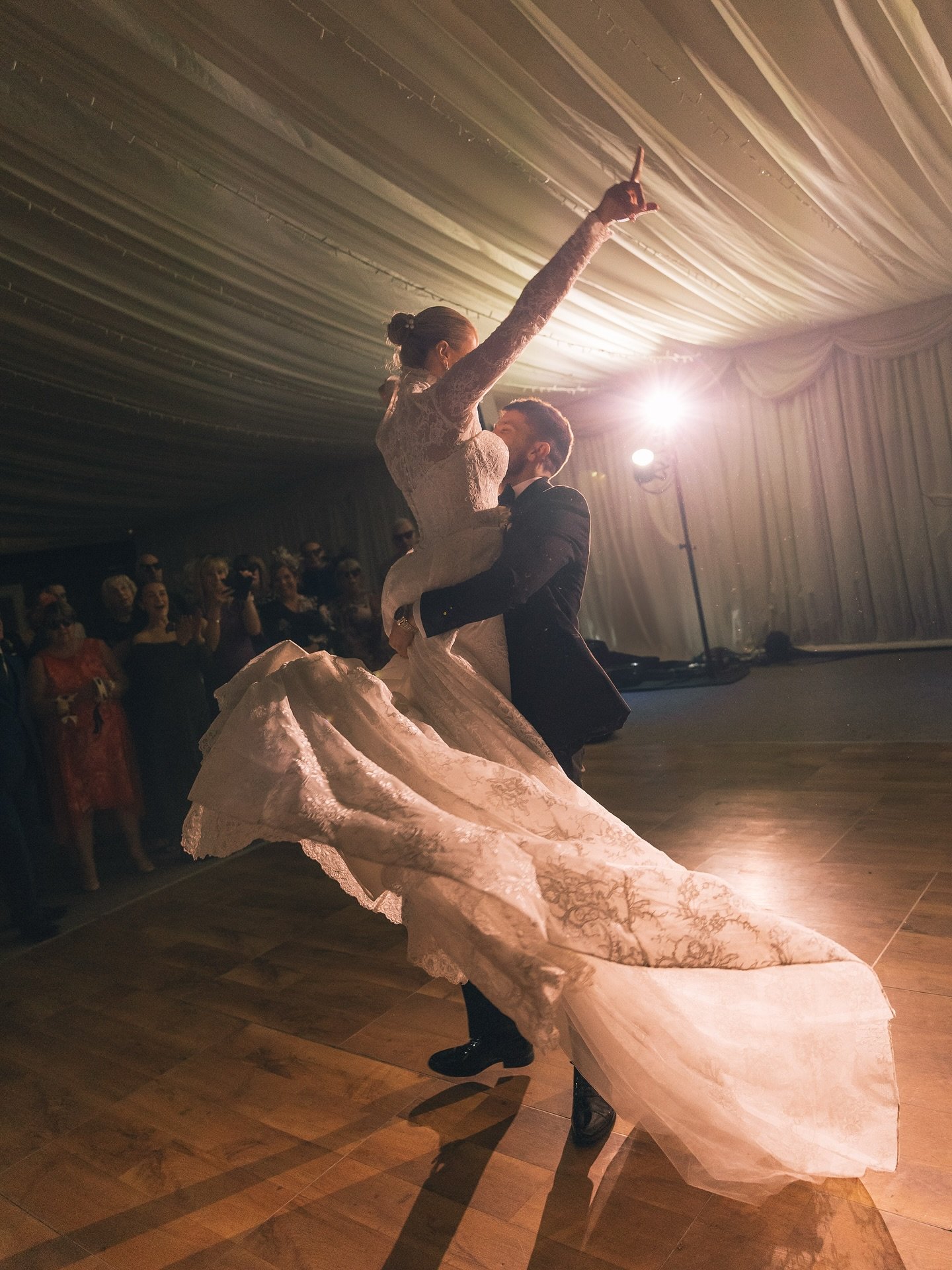 Crisp, autumnal loveliness for C&amp;R on the outskirts of Edinburgh, with that beautiful October light. 🍁 My last big wedding of the year and a gorgeous way to end 2025 with a bang. 

Suppliers:

Photographer @meggymacphotography 
Film @tlc_wedding