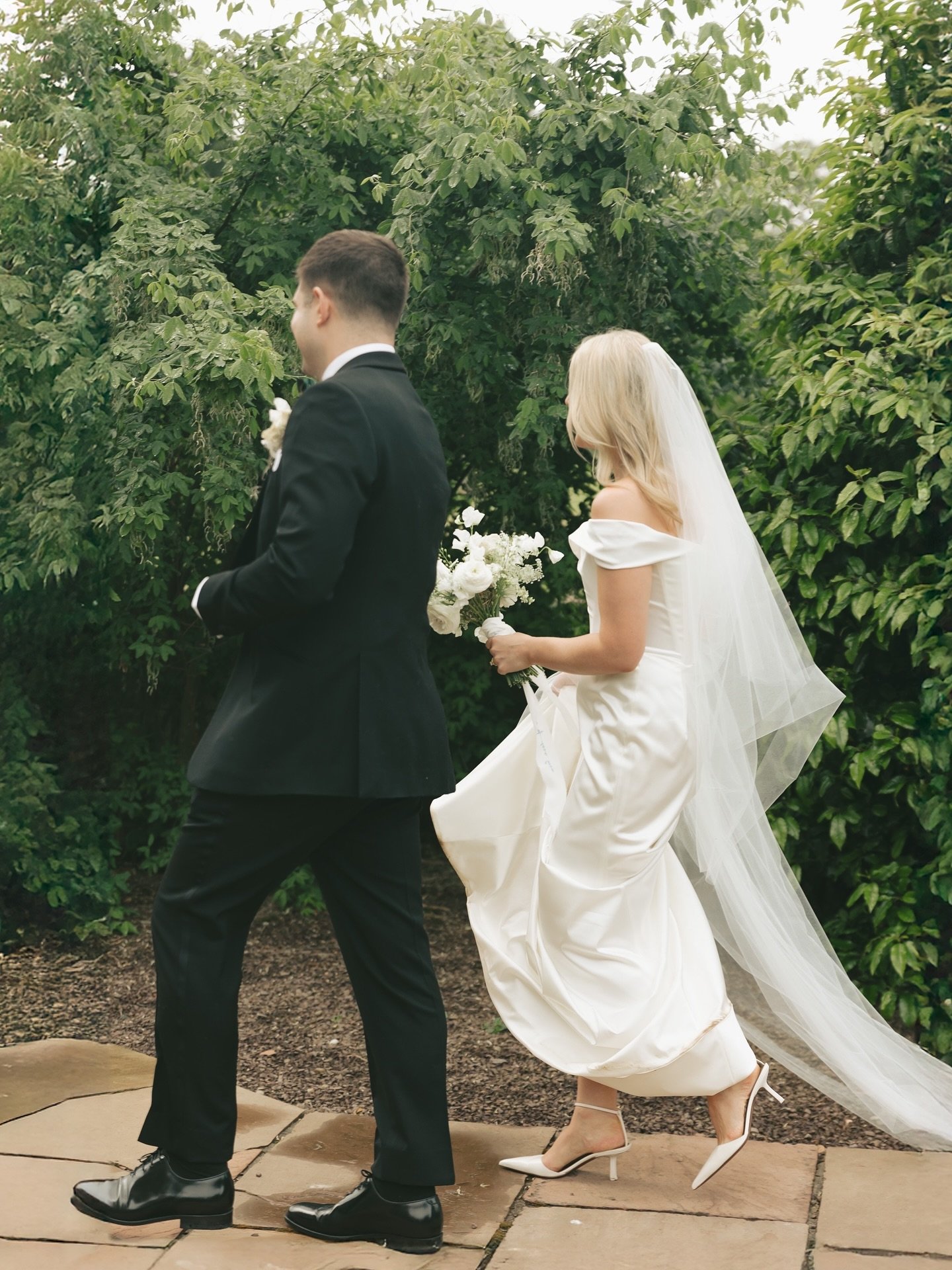 The gorgeousness that was Shona &amp; Aaron&rsquo;s day on the beautiful east coast of Scotland, at one of my favourite venues @gilmertonhouse. 🐚🤍 A day to remember and put together by a truly fantastic and talented team of suppliers. Captured on a