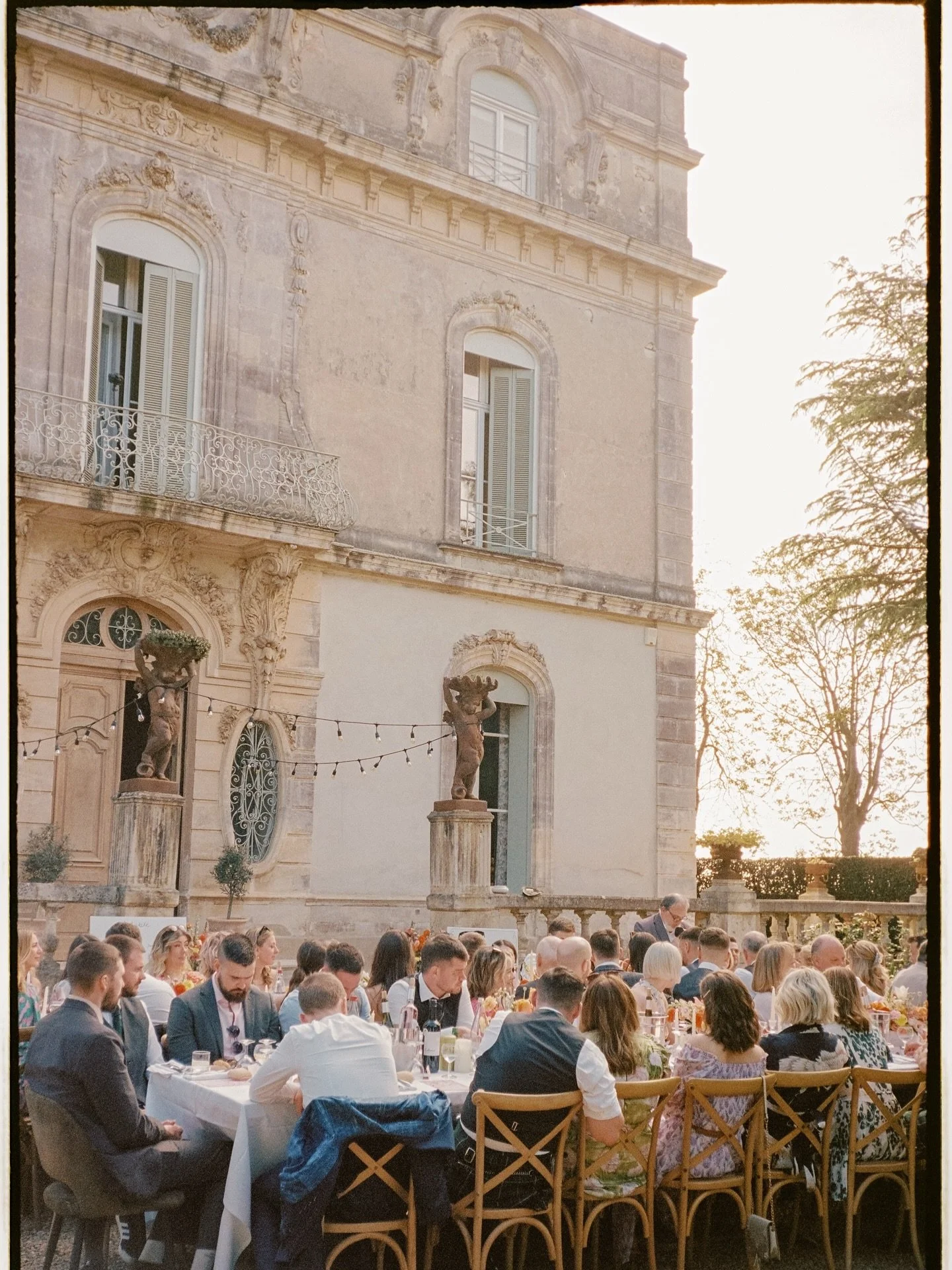Merry Xmas to all who celebrate! ❤️🎄wishing you a lovely restful, festive time with all your dearest people. 

One of my favourites from our wedding with all of ours. ❤️ @marisoulstudio_ 
.
.
#frenchweddinginspo #frenchweddingphotographer #francewed
