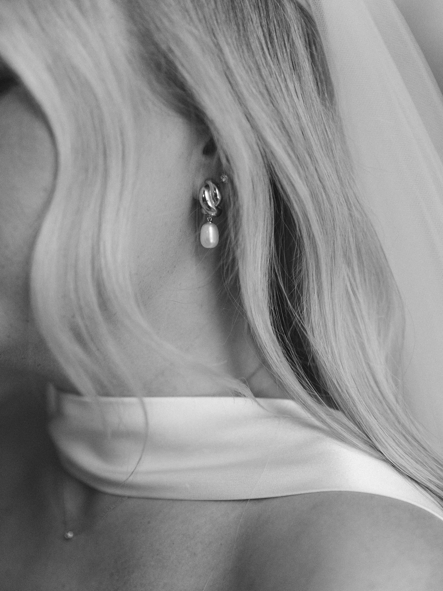 Ashleigh &amp; Hayden in Scotland on film 🎞️ 🤍
.
. 

Photography @meggymacphotography 
S/S @stephnicol.photo 
Film @deanjohnstonefilms 
Makeup @makeupbystephanieclare 
Hair @elliegeorgecreative_ 
Stationary @mapleandrae 
Band @thephatcats 
Venue @c