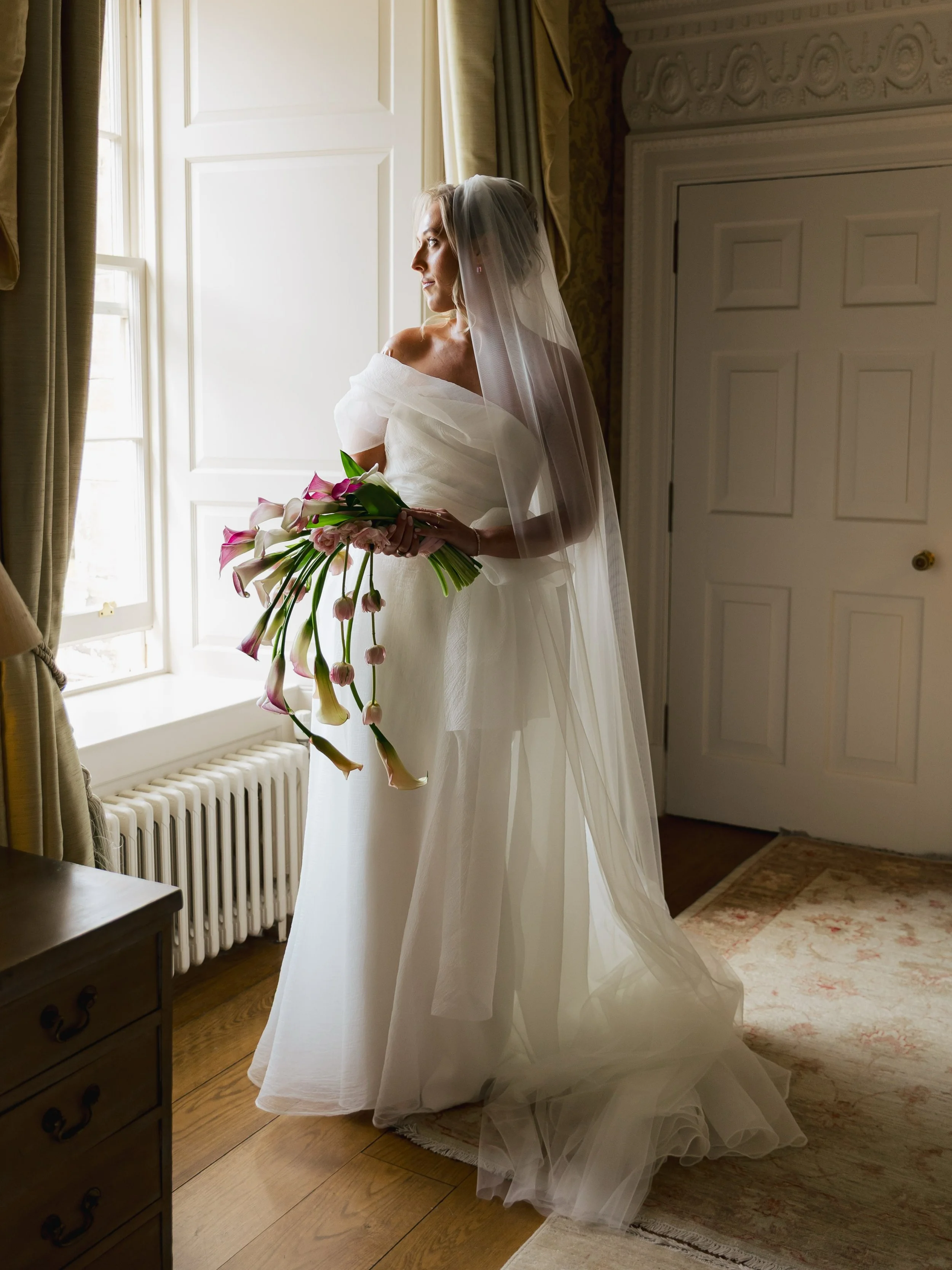 Rebecca &amp; Jamie&rsquo;s gorgeous day held amongst the backdrop of beautiful @archerfieldhouse was full of so much laughter, love and effortlessly great energy. Thanks so much again for having me! 🤍 

Team:
@archerfieldhouse 
@meggymacphotography