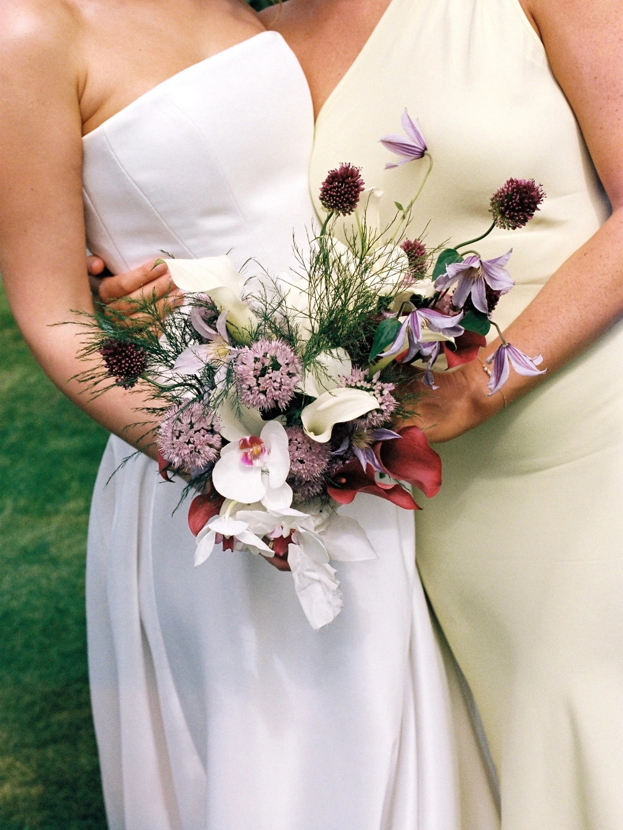 Still obsessed with the gorgeous details from Emma &amp; Jamie&rsquo;s day at @gilmertonhouse 🌸