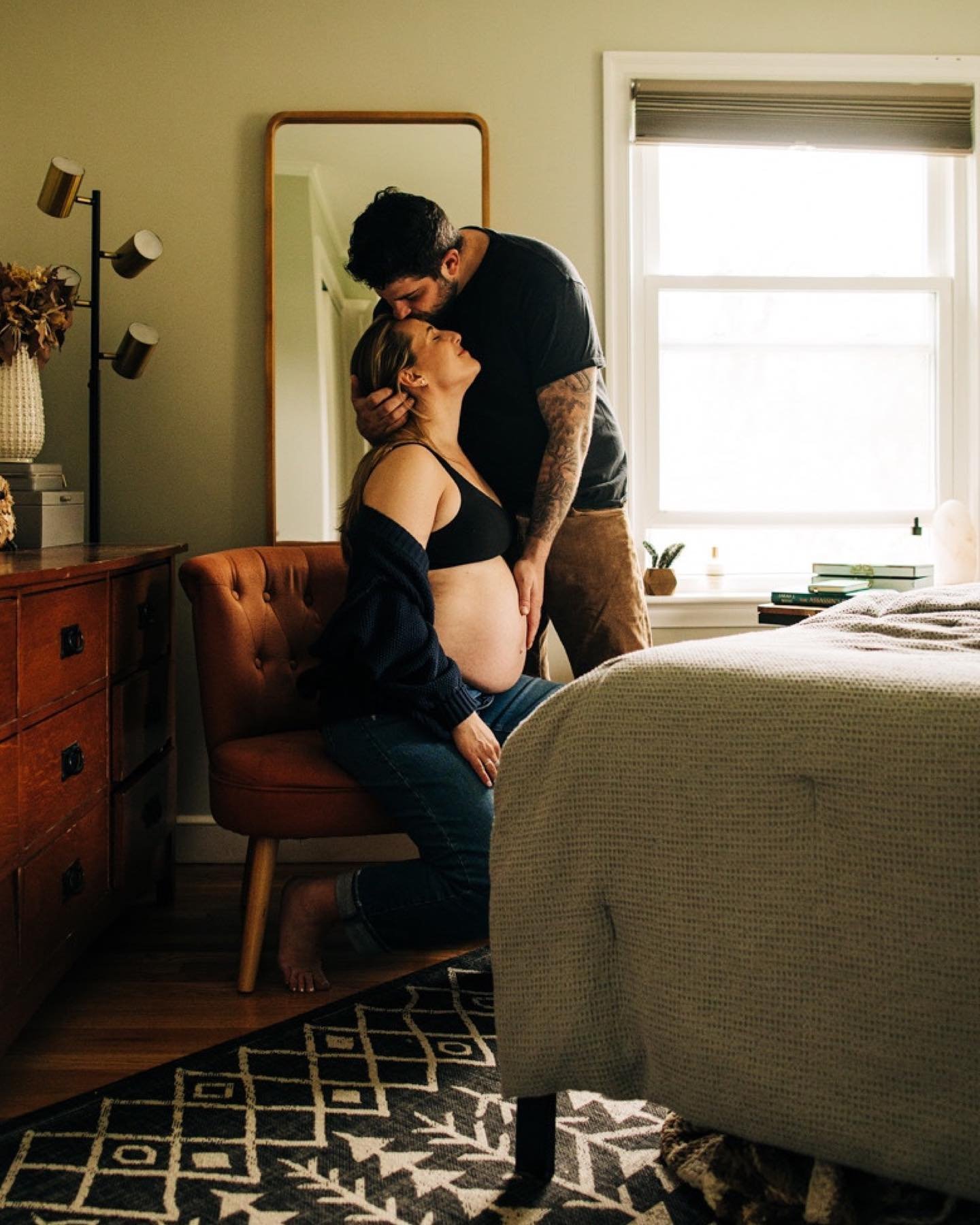 Katie //at home
.

#westernmassfamilyphotographer #westernmassphotographer #massachusettsphotographer #vtphotographer #vtphotographer #worcesterphotographer #theberkshires #candidphotographermassachusetts #berkshirewedding #worcesterfamilyphotographe