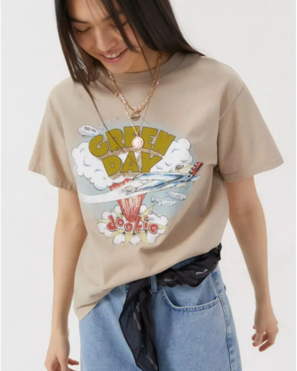 DAY GREEN DAY DOOKIE ALBUM TEE @urbanoutfitters #90s #rock #punkrock #bandtee #alternative #welcometoparadise 🤘🏼