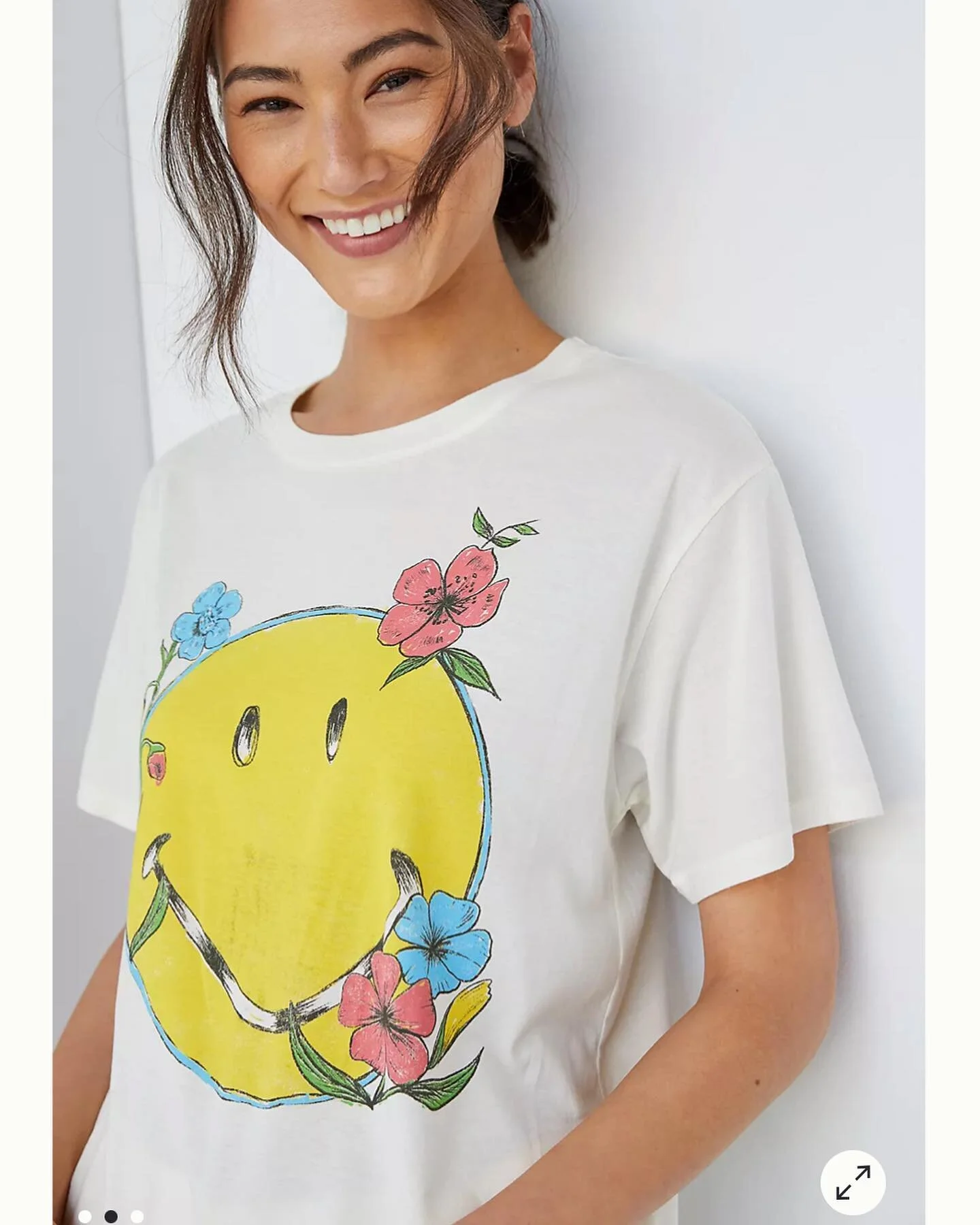 LETLUV Smiley Face Graphic Tee @anthropologie #smile #graphictees #summertee #florals
