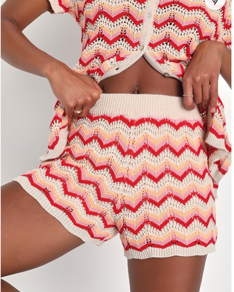 Best selling zip zag sweater set @lulus #soldout #sweaterset #missoniinspired #beachset