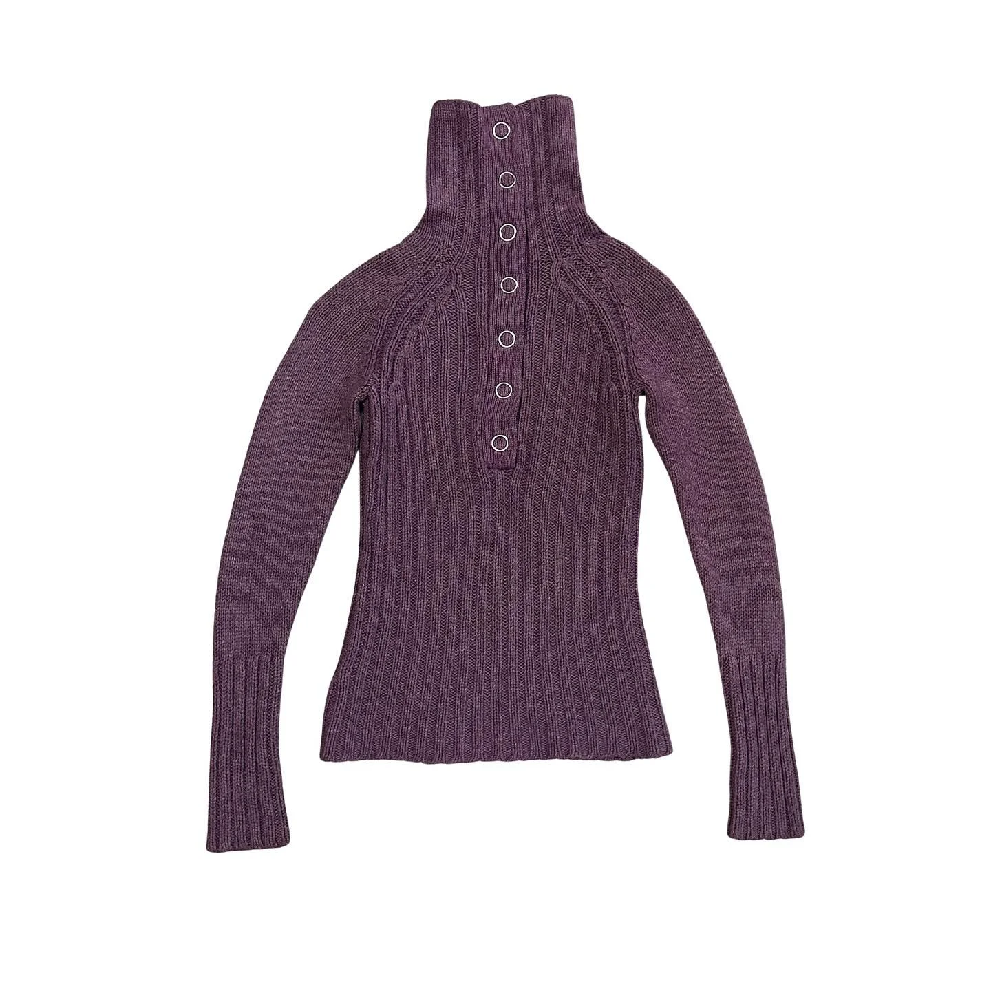 We&rsquo;re obsessed with this sweater. It has so many collar options! Those oversize snaps! 😭✨ size small/ medium.