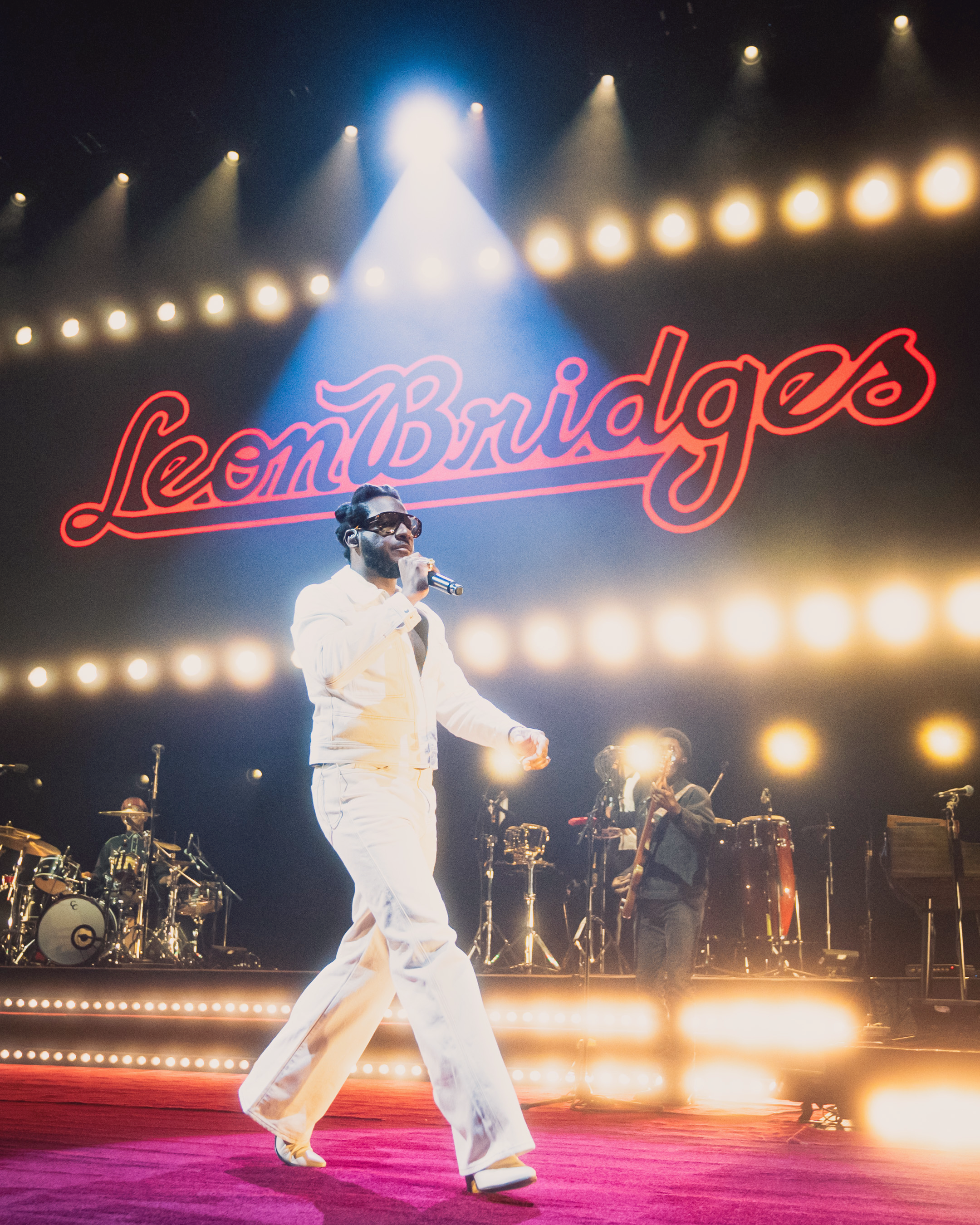 LeonBridges_09232025_HunterLevy_Show3_PS.png