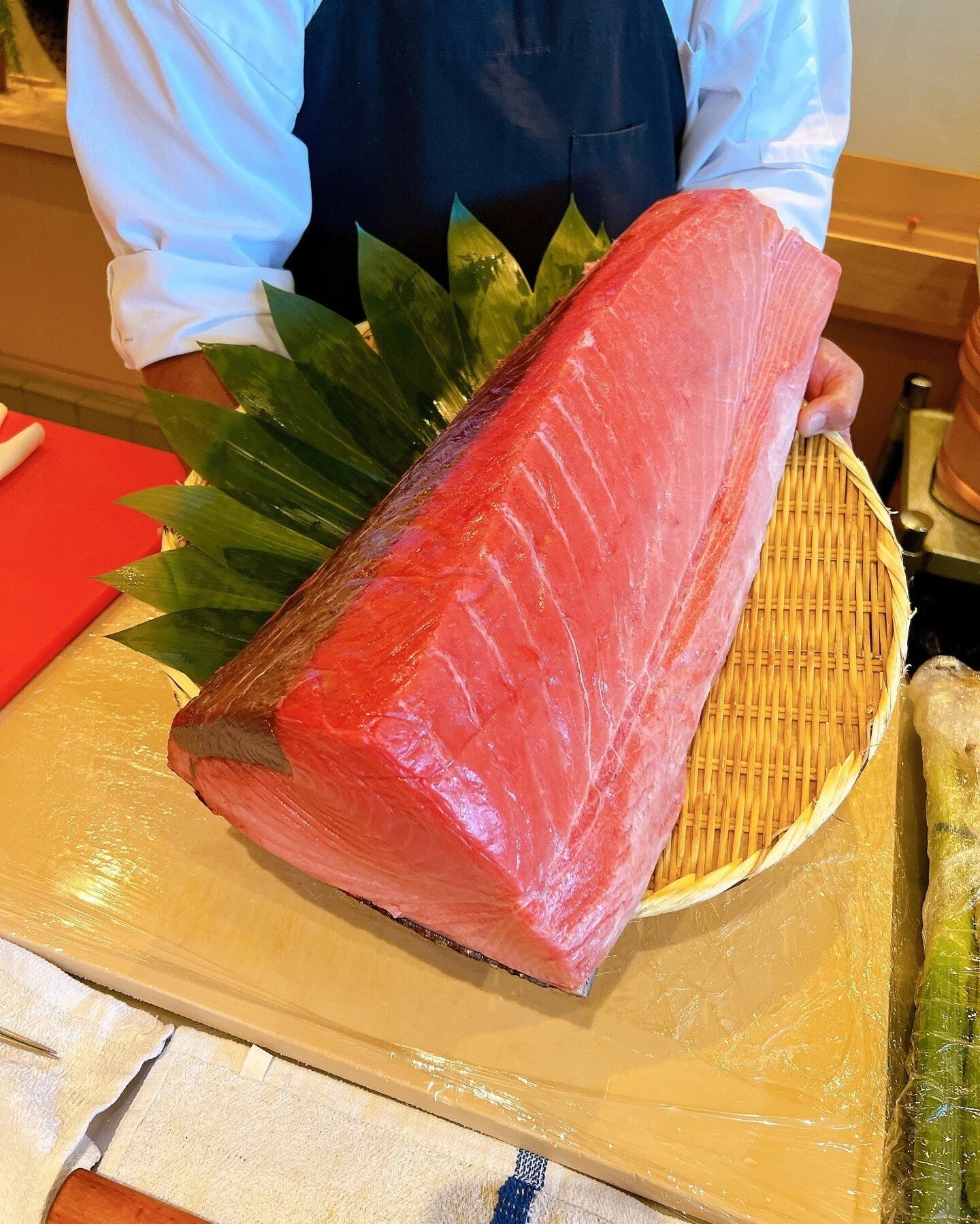 We make sure that your dining experience in Kabuto will be AMAZING, just like this FRESH TUNA FROM JAPAN! book your table now! #WashokuForEveryone 🙏🏻🥢 

◾◽◾◽◾◽◾◽◾◽ 
🍣 𝐊𝐀𝐁𝐔𝐓𝐎 - 𝐄𝐃𝐎𝐌𝐀𝐄 𝐒𝐔𝐒𝐇𝐈 
⏰ ᴡᴇᴅɴᴇꜱᴅᴀʏ - ꜱᴜɴᴅᴀʏ 
⏰ 5:30 ᴘᴍ - 9:00 