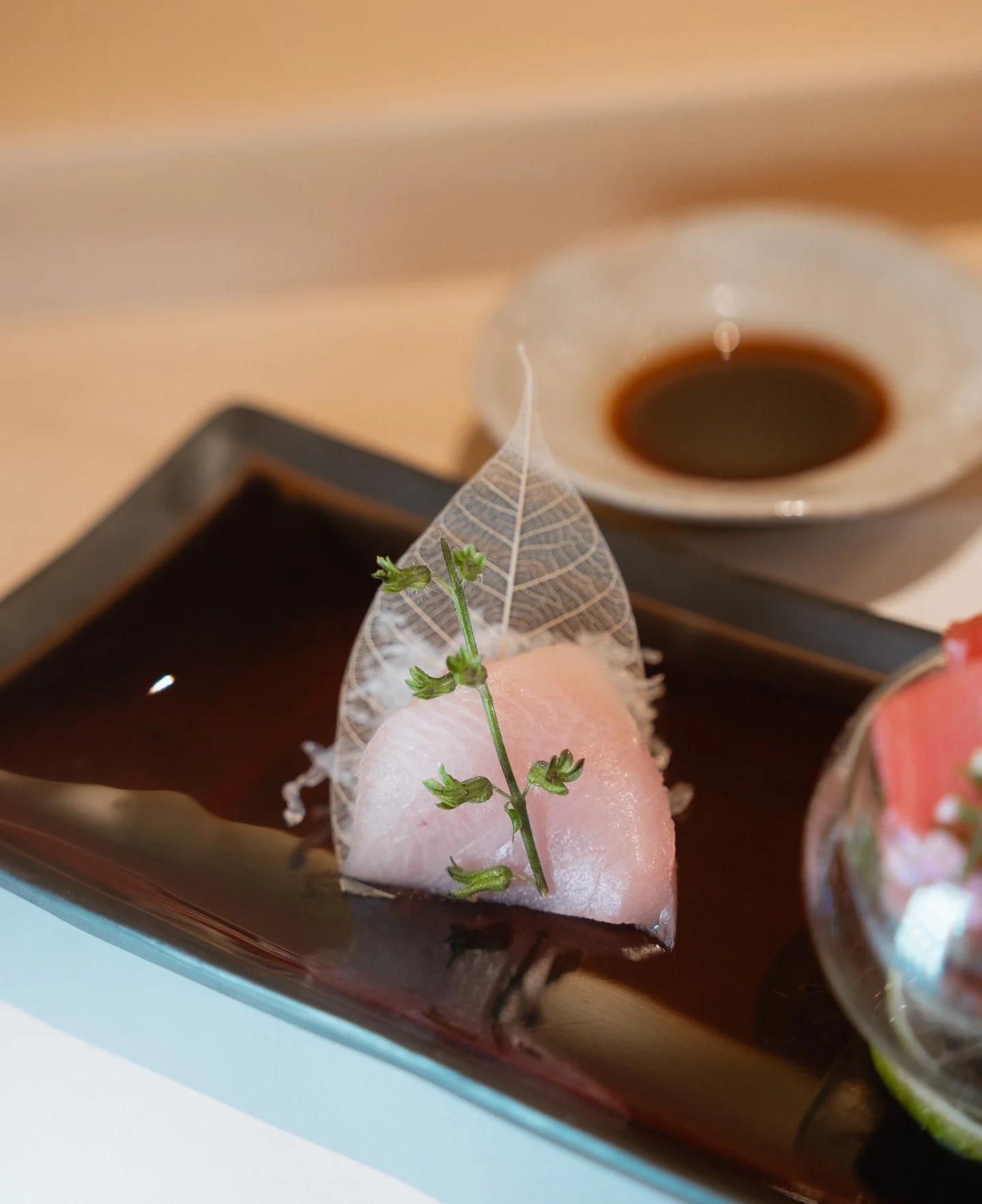 Savoring the art of sashimi with this beautifully crafted delicacy. π£β¨#Kabuto #VegasLocal #LasVegas #Vegas  #omakaseinlasvegas #lasvegasomakase