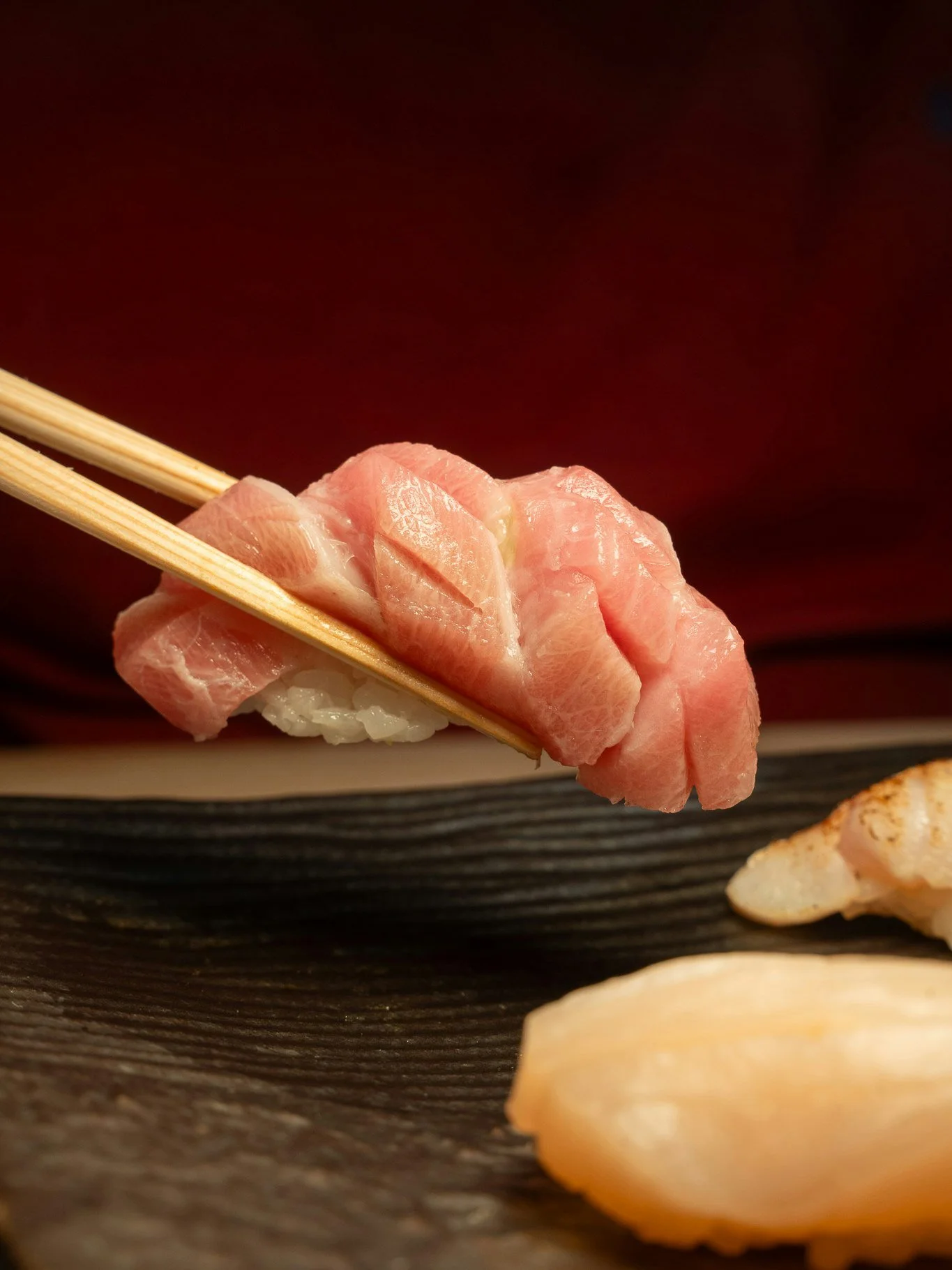 The kind of bite that stops time. #VegasDining 🫶🍣 

◾️◽️◾️◽️◾️◽️◾️◽️◾️◽️ 
 
🍣 𝐊𝐀𝐁𝐔𝐓𝐎 - 𝐄𝐃𝐎𝐌𝐀𝐄 𝐒𝐔𝐒𝐇𝐈 
⏰ ᴅᴀɪʟʏ: 5:30 ᴘᴍ - 9:00 ᴘᴍ 
📍 5040 ꜱᴘʀɪɴɢ ᴍᴏᴜɴᴛᴀɪɴ ʀᴅ. ʟᴀꜱ ᴠᴇɢᴀꜱ 
🔔 ʀᴇꜱᴇʀᴠᴀᴛɪᴏɴ ᴏɴʟʏ ᴀᴛ ʀᴇꜱʏ 
⚠️ ɴᴏᴛᴇ: ɪꜰ ᴛʜᴇʀᴇ ɪꜱ ɴᴏ ᴀᴠᴀɪʟᴀʙʟᴇ