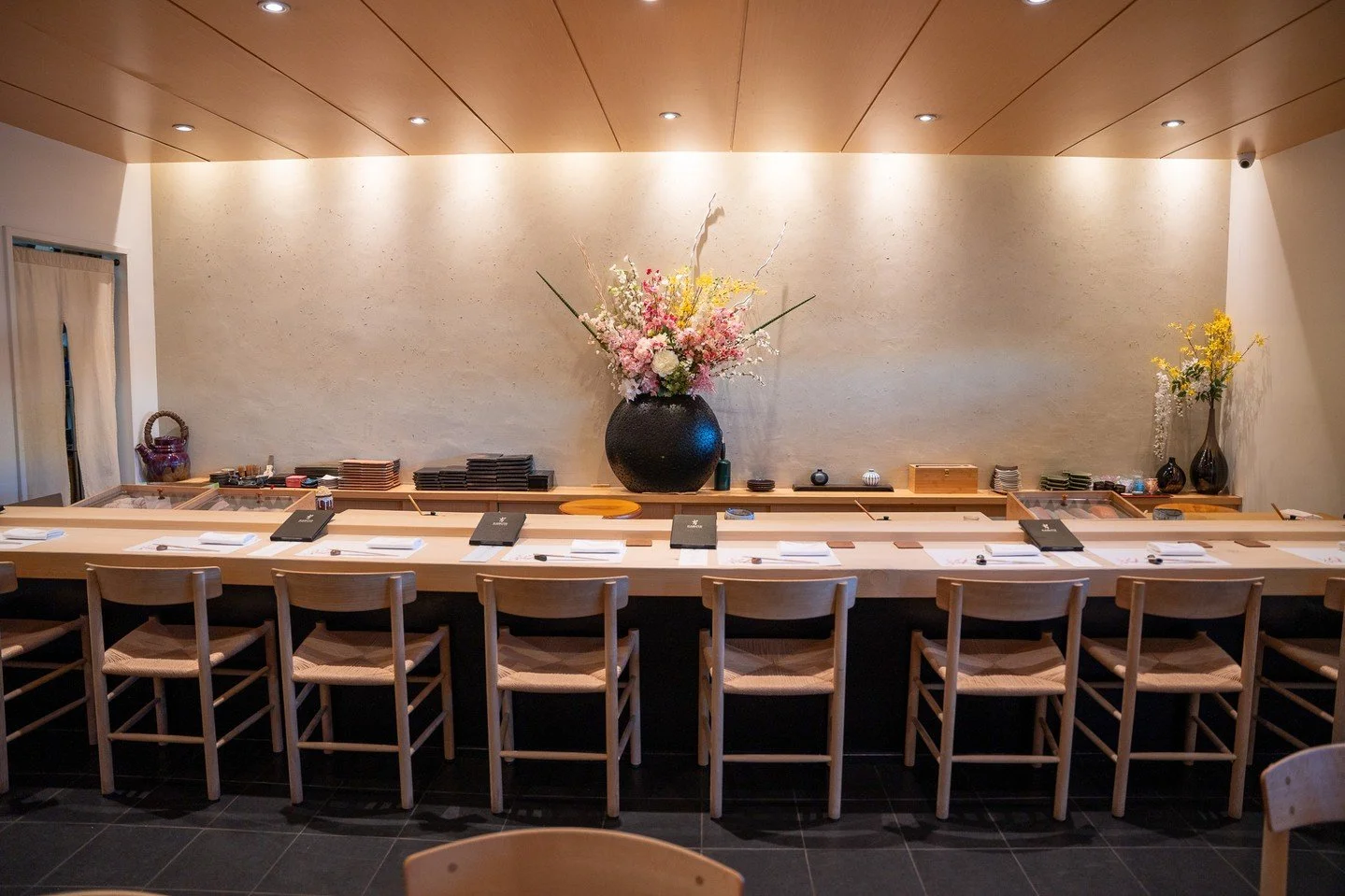 Kabuto brings traditional Japanese sushi to the heart of Las Vegas 🍣✨

Serving locals and visitors with premium omakase for over a decade.

#KabutoLV #VegasEats #SushiVegas #JapaneseTradition