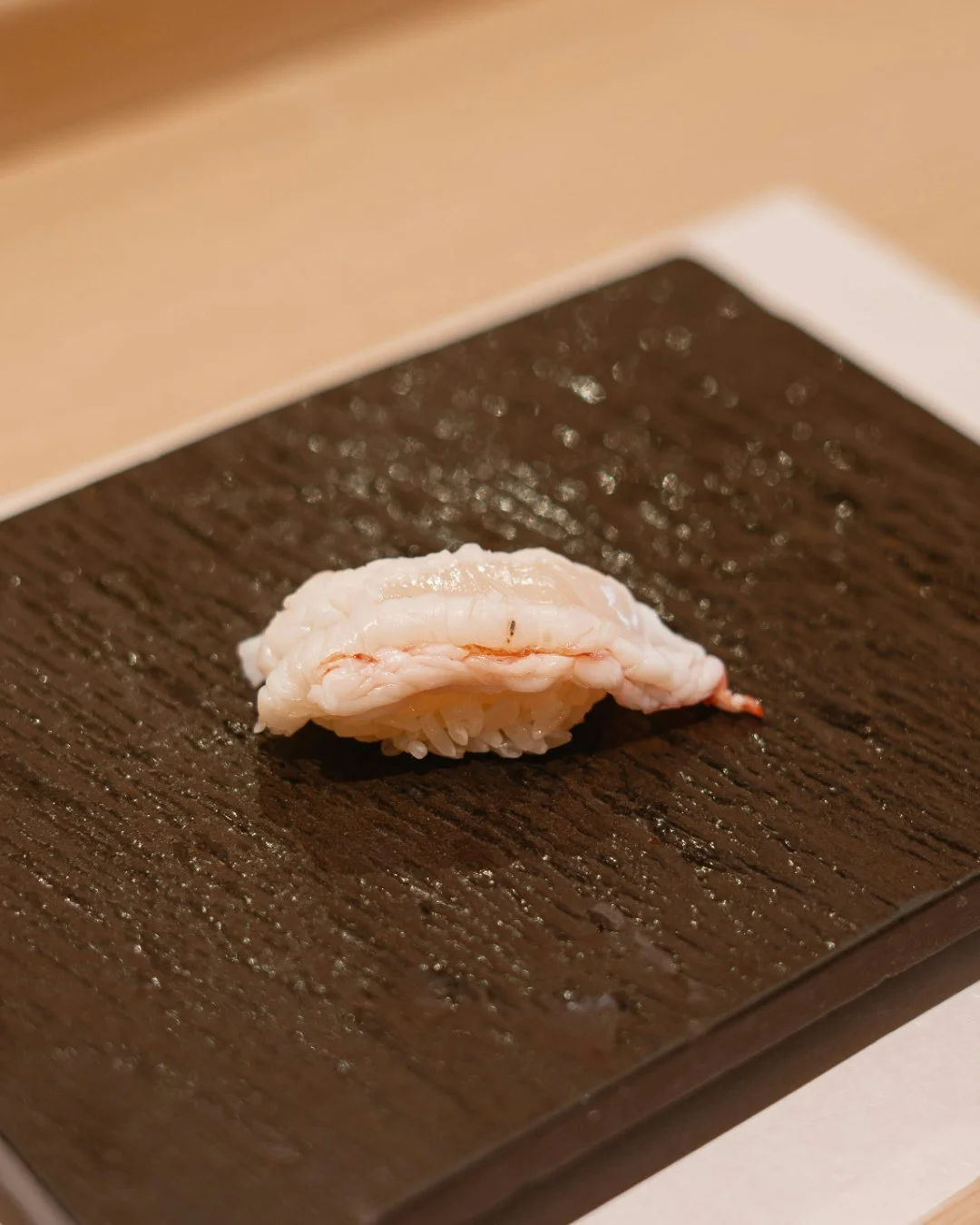 A clean and elegant bite from start to finish. 🥢🦐 

◾️◽️◾️◽️◾️◽️◾️◽️◾️◽️ 
 
🍣 𝐊𝐀𝐁𝐔𝐓𝐎 - 𝐄𝐃𝐎𝐌𝐀𝐄 𝐒𝐔𝐒𝐇𝐈 
⏰ ᴅᴀɪʟʏ: 5:30 ᴘᴍ - 9:00 ᴘᴍ 
📍 5040 ꜱᴘʀɪɴɢ ᴍᴏᴜɴᴛᴀɪɴ ʀᴅ. ʟᴀꜱ ᴠᴇɢᴀꜱ 
🔔 ʀᴇꜱᴇʀᴠᴀᴛɪᴏɴ ᴏɴʟʏ ᴀᴛ ʀᴇꜱʏ 
⚠️ ɴᴏᴛᴇ: ɪꜰ ᴛʜᴇʀᴇ ɪꜱ ɴᴏ ᴀᴠᴀɪʟᴀʙʟᴇ