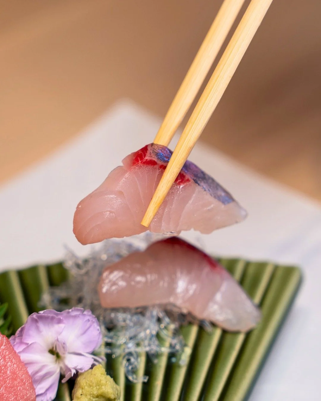 A fresh catch, a perfect bite. Delicate, buttery, and simply irresistible. 🥢✨ 

◾️◽️◾️◽️◾️◽️◾️◽️◾️◽️ 
 
🍣 𝐊𝐀𝐁𝐔𝐓𝐎 - 𝐄𝐃𝐎𝐌𝐀𝐄 𝐒𝐔𝐒𝐇𝐈 
⏰ ᴅᴀɪʟʏ: 5:30 ᴘᴍ - 9:00 ᴘᴍ 
📍 5040 ꜱᴘʀɪɴɢ ᴍᴏᴜɴᴛᴀɪɴ ʀᴅ. ʟᴀꜱ ᴠᴇɢᴀꜱ 
🔔 ʀᴇꜱᴇʀᴠᴀᴛɪᴏɴ ᴏɴʟʏ ᴀᴛ ʀᴇꜱʏ 
⚠️ ɴᴏᴛ