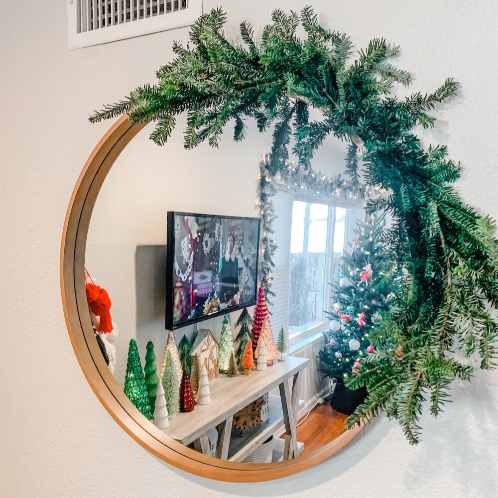 diy holiday garland for round mirror — Novel Design