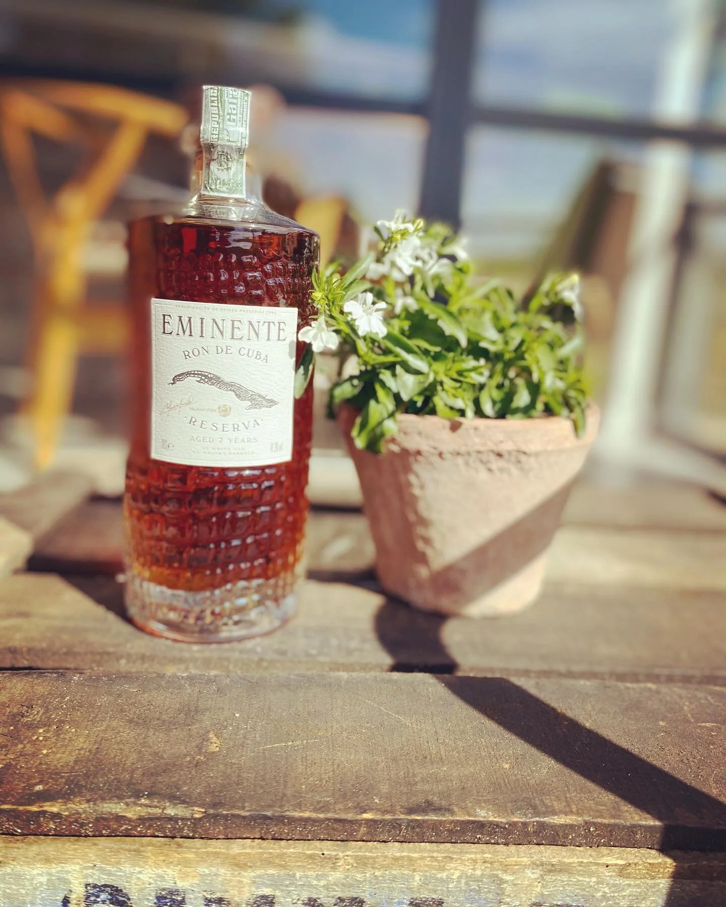 So excited to be collaborating with @kiphideaways and @eminenterum for some special stays over the next week. The cottage is looking super cool. I just wish this weather would stay! #promostay #eminente #rum #kiphideaways #specialplaces #relax #susse