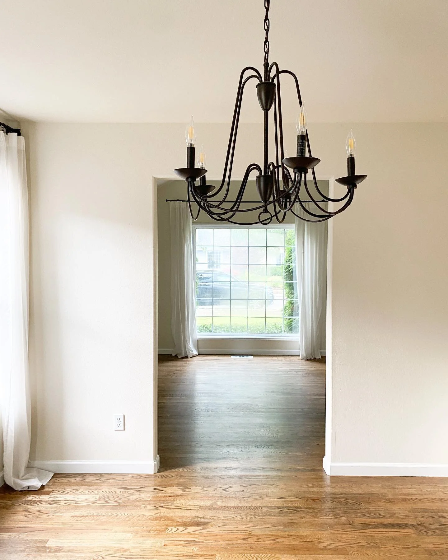 So long sweet home. Virginia here we come! 

#movingday #williamsburgstyle #williamsburghome #virginia #virginiahome #yorktown #yorktownva #interiordesign #redoakfloors #diningroom #livingroom #interiordesigner