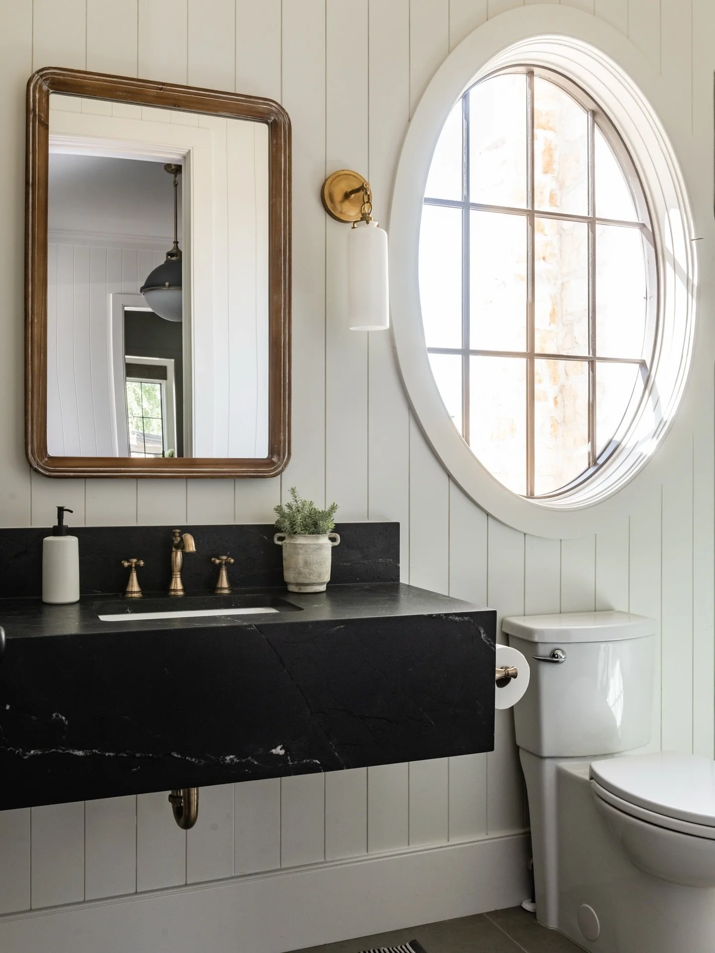 Sometimes it&rsquo;s the quiet spaces that make the biggest impact.

Architect: @stevetiek 

#utahbuilder #customhomes #utahhomes