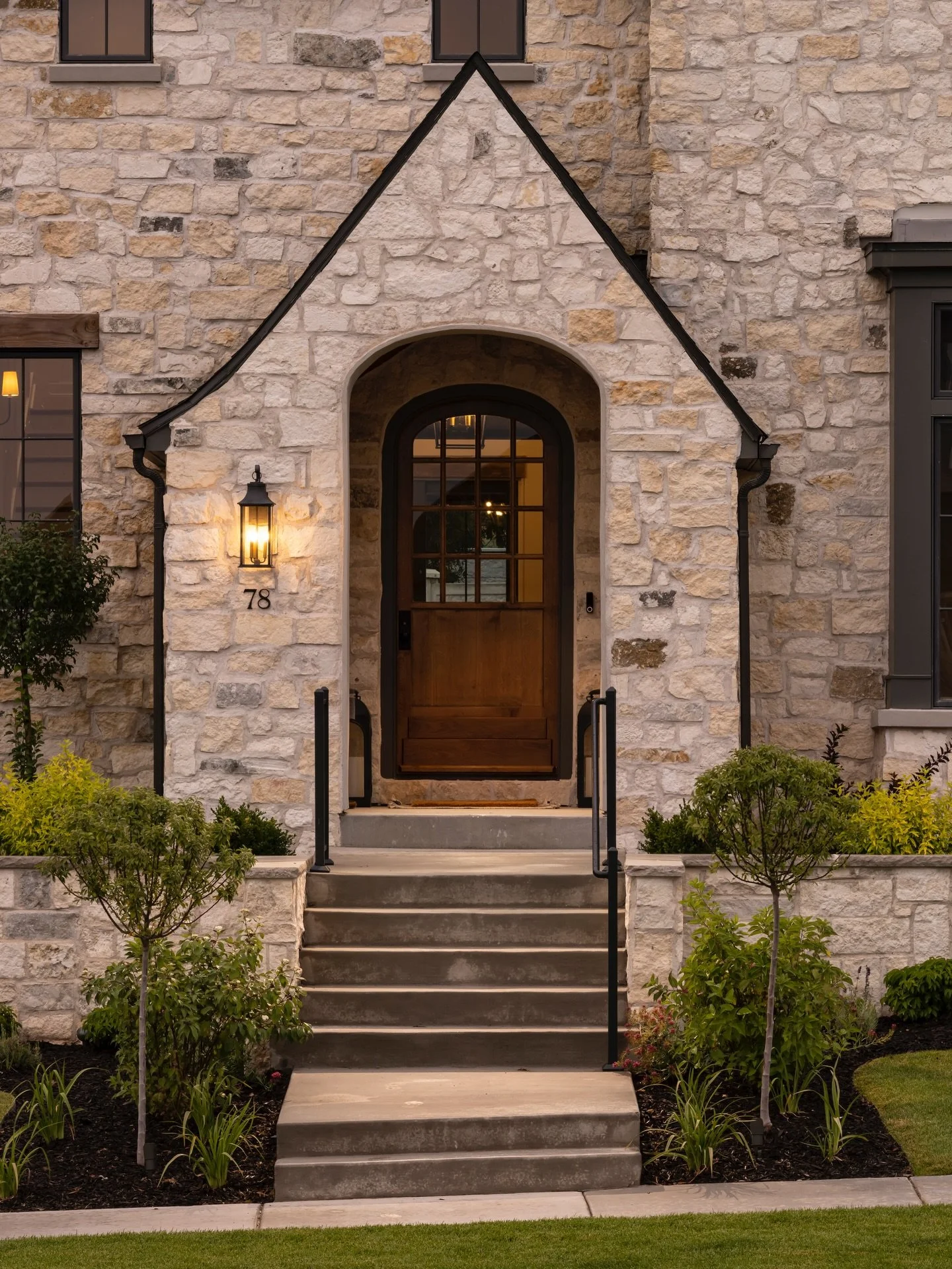 Classic charm, thoughtfully built.

Architect: @stevetiek 

#utahbuilder #luxuryhomes #classichomes