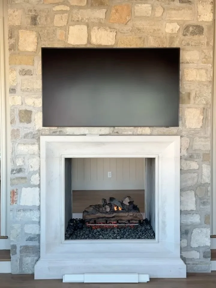 When you have 4 of the most incredible fireplaces in your home! 🔥

Architect: @stevetiek 
Designer: @alihenrie 

#fireplace #fireplaceinspo #mountainhome #countryhome #englishranch