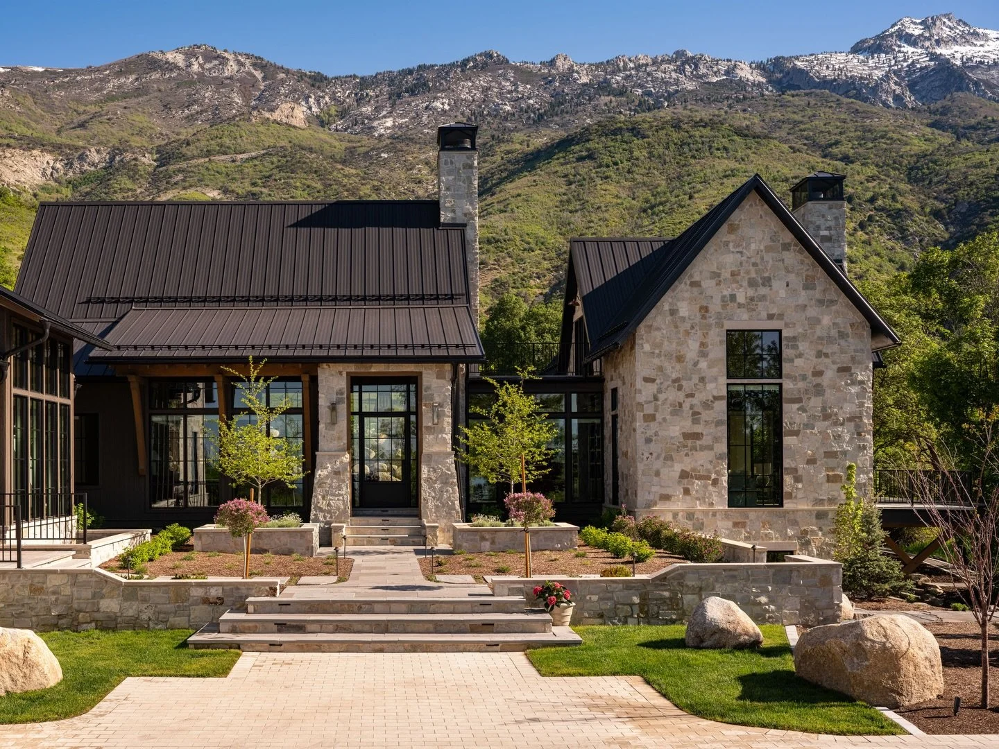 Dropping these beauties on this amazing Saturday afternoon, we hope your weekend has been as amazing as these photos! 

Architect: @stevetiek 
Designer: @beckiowens 
Builders: @grovehomesutah &amp; @splitrockcustomhomes
Photographer: @joshwacaldwell