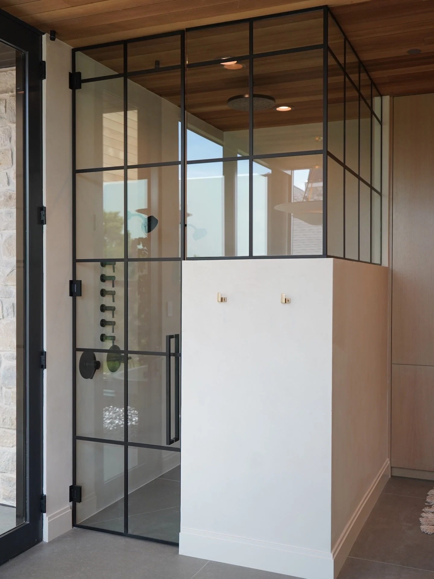 Dreaming of this indoor &amp; outdoor master bathroom today in our Oak Grove @uvparade home from last year! Such a beautiful space.

designer: @eightynineoak 

#modernhomes #masterbathroom #utahhomes
