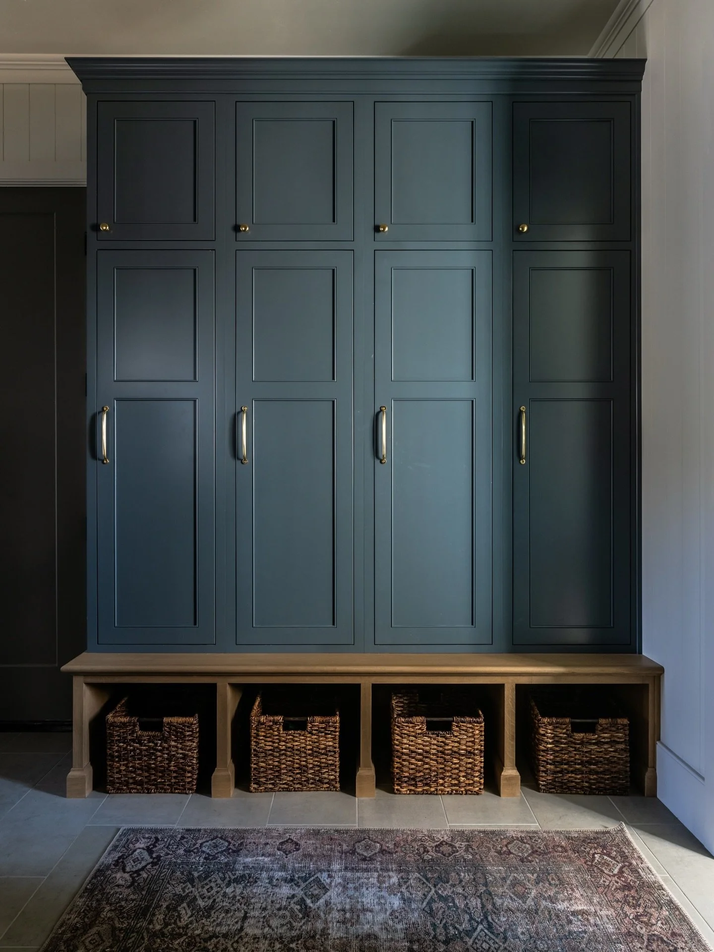 Simple yet elegant! we love a good mudroom locker moment. So practical for everyday life, but designed in a way that adds a beautiful, custom touch to the space.

Architect: @stevetiek 
Designer: @alihenrie 
Photographer: @rebekahwestoverphotography 