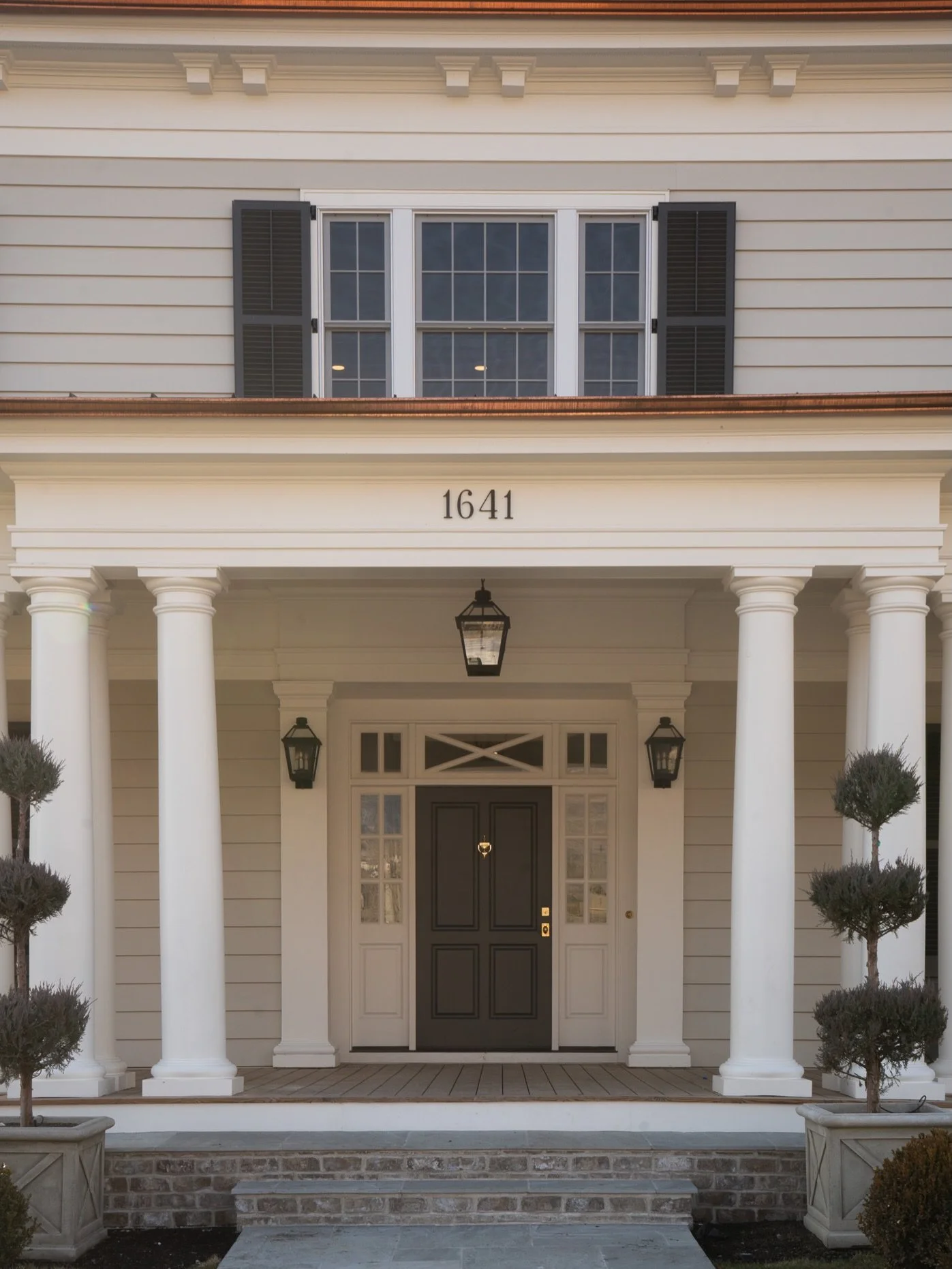 Beautiful, inviting, &amp; timeless- This home entry has it all.

Designer: @alexadamsondesign 
 
#entryway #frontdoor #utahmountains #utahbuilder