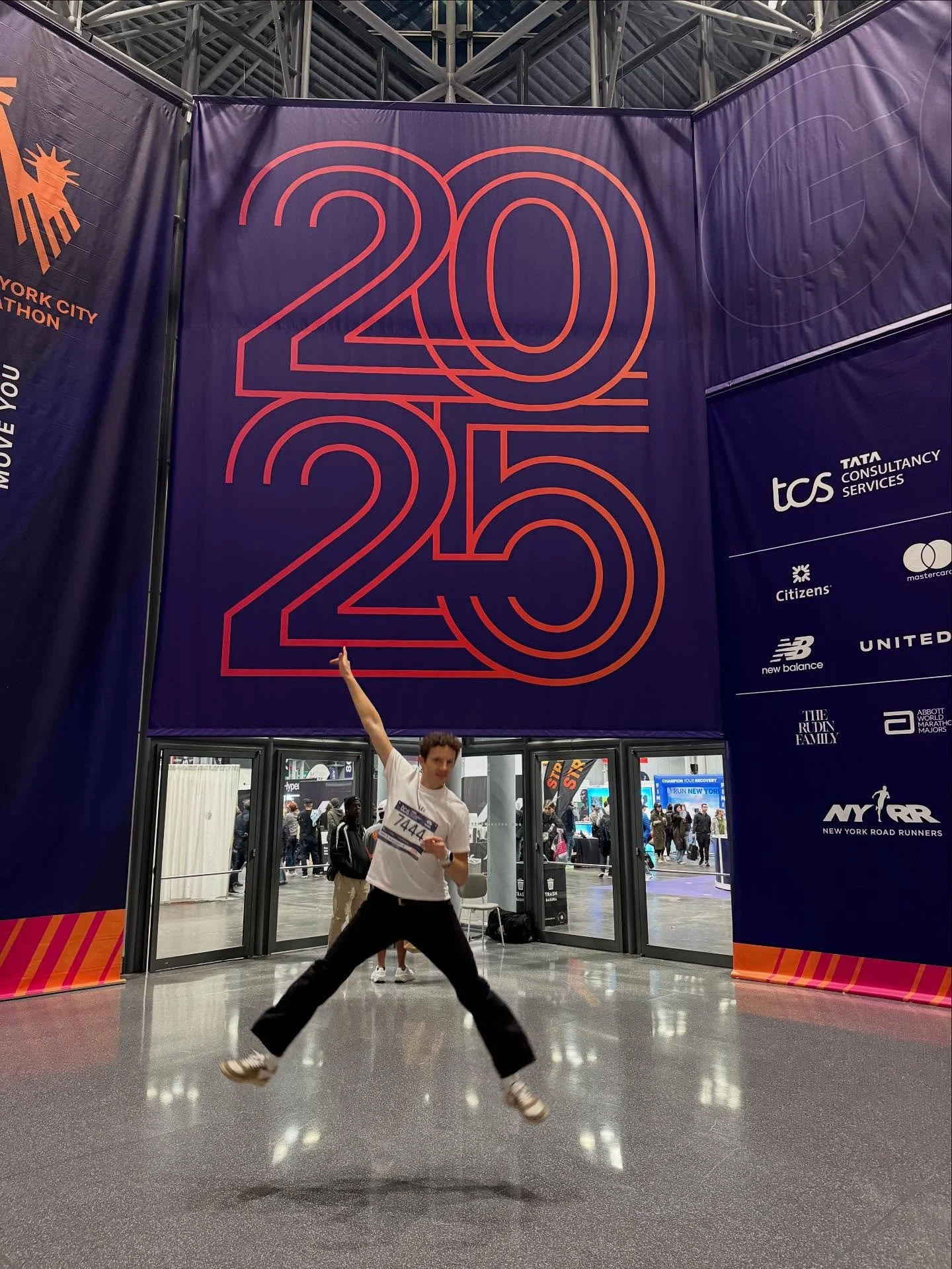 My cute running boy, ready for tomorrow&rsquo;s New York Marathon! So sad to miss it. Thank you @nicolereichwald for the pics. 

Pretty sure his time will be a lot faster than mine was umpteen years ago when I was 30 like he is, and ran it in 3:59:57