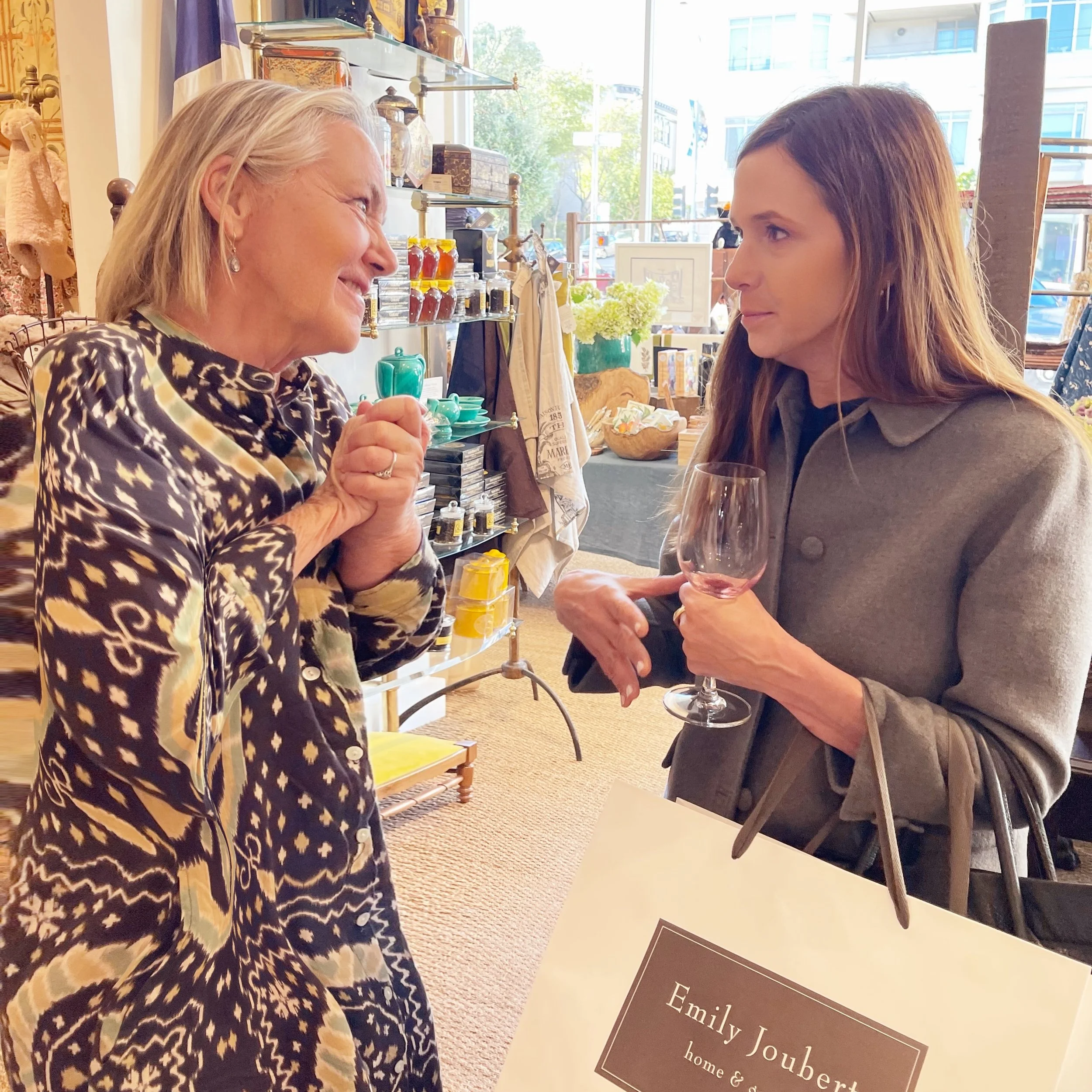 Thank you @emilyjoubert for lovely evening and 🍷. So fun to see the legend Susanna win the basket 🧺 🍷 🍾. Thanks @apalmerincalifornia as always for the fun night. 
.
.
.
#decor #sfdesign #emilyjoubert
