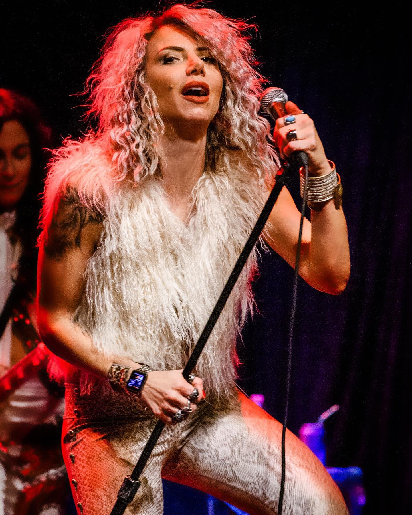 Another chance to MORPH. #LezZeppelin #stagevibes 😎. Channeling the great #RobertPlant whilst still bringing my own energy. Definitely my favourite #singing #gig. @westoneaudio #westoneartist #inearmonitors 
.
Photos from various @lezzeppelin gigs 2