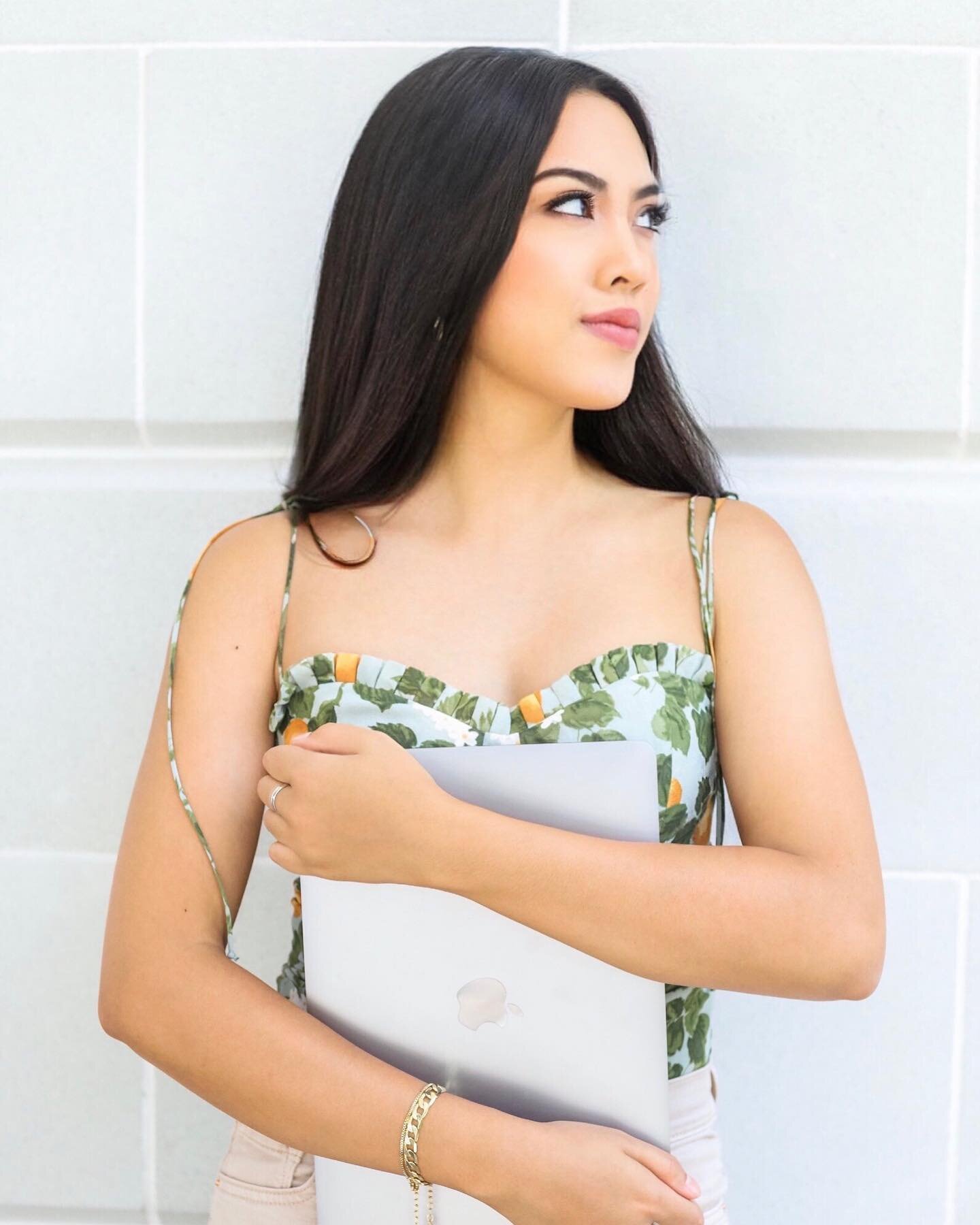 Hey There ✨
Well, I haven&rsquo;t introduced myself in a while so why not do it now&hellip;

I'm Claire Grace 👋🤍 I&rsquo;ve just turned 24 and decided it was time to pick back up on my social media posts. My business has been active and I've been a