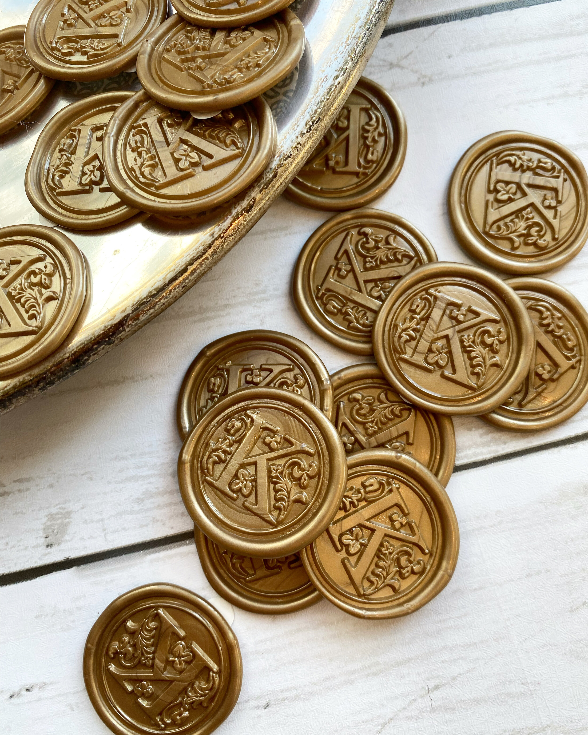 Antique-Gold-Monogram-Wax-Seals.JPG
