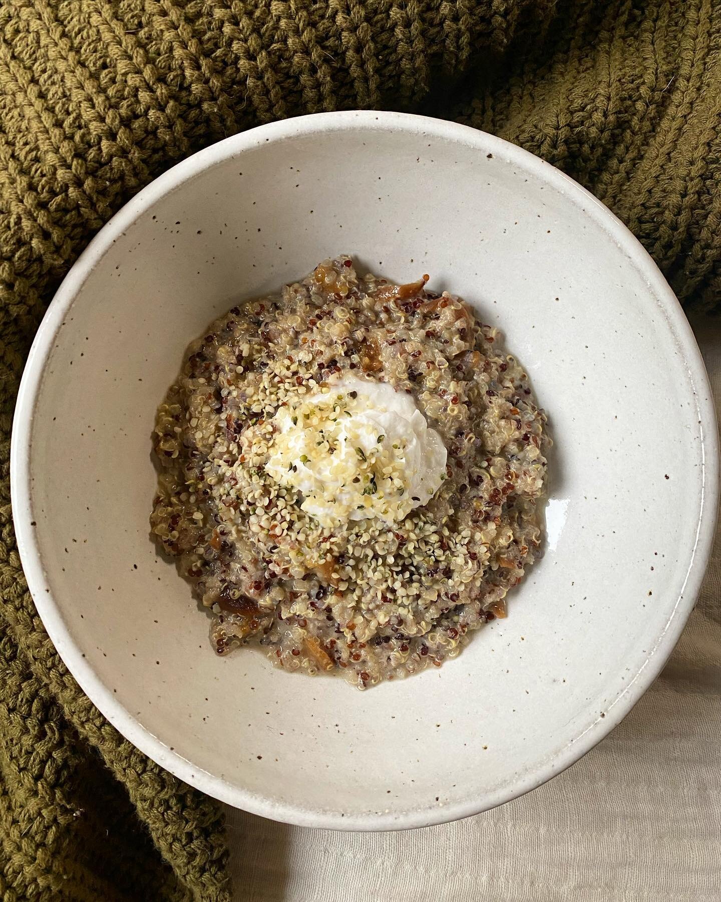 Recipe | Quinoa porridge 

Ingredients:
1/2 cup cooked quinoa 
1/4 - 1/2 cup milk of choice
1 Tbsp probiotic yoghurt or kefir
Pinch cinnamon
Fruit e.g. mashed banana, stewed apple or 1 dried fruit finely sliced 
Hemp seeds 

Method:
1. Place the cook