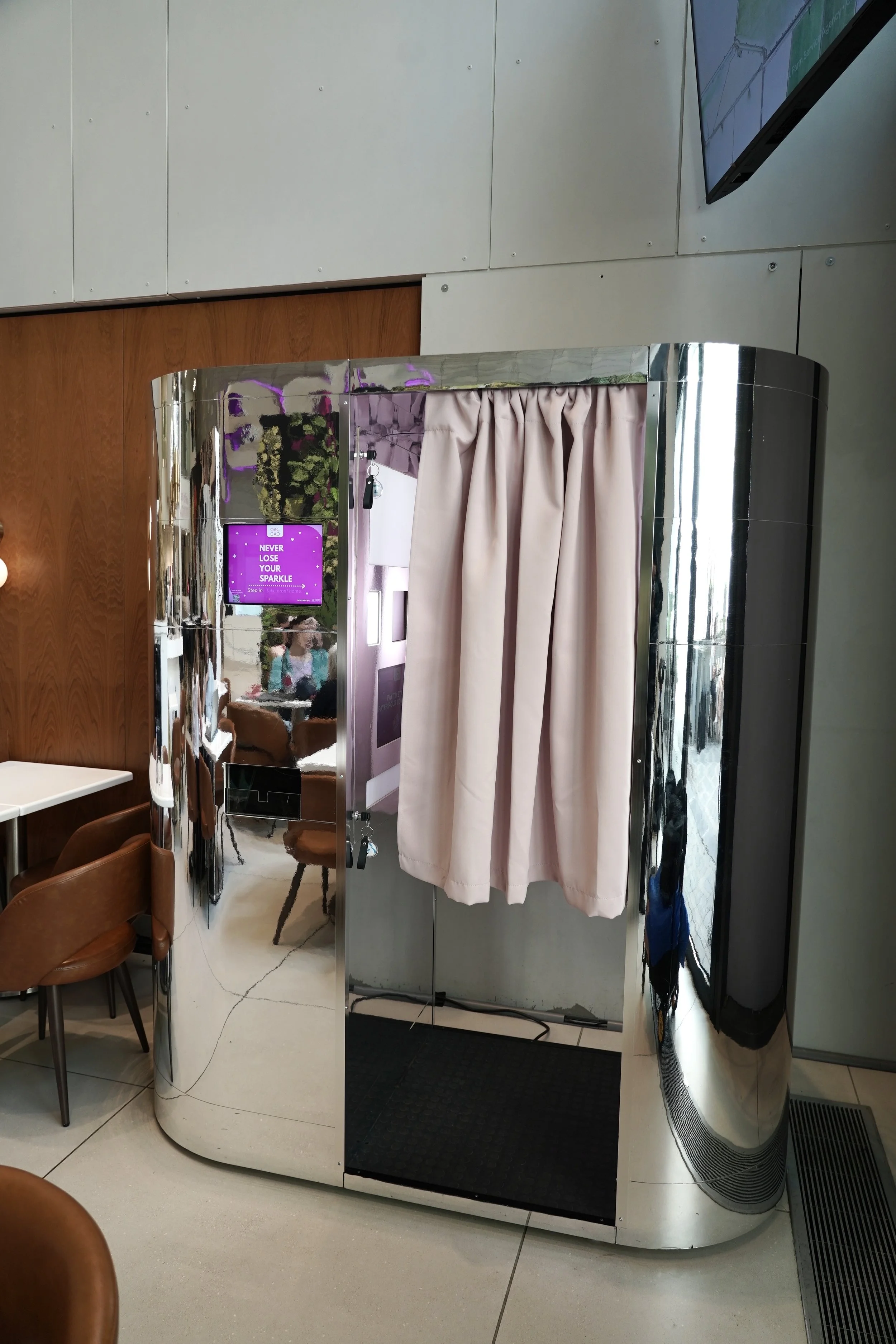mdrn-activations-enclosed-photo-booth-ottawa.jpg.jpg