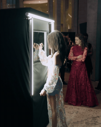 scribble-booth-holiday-video-mdrn.gif